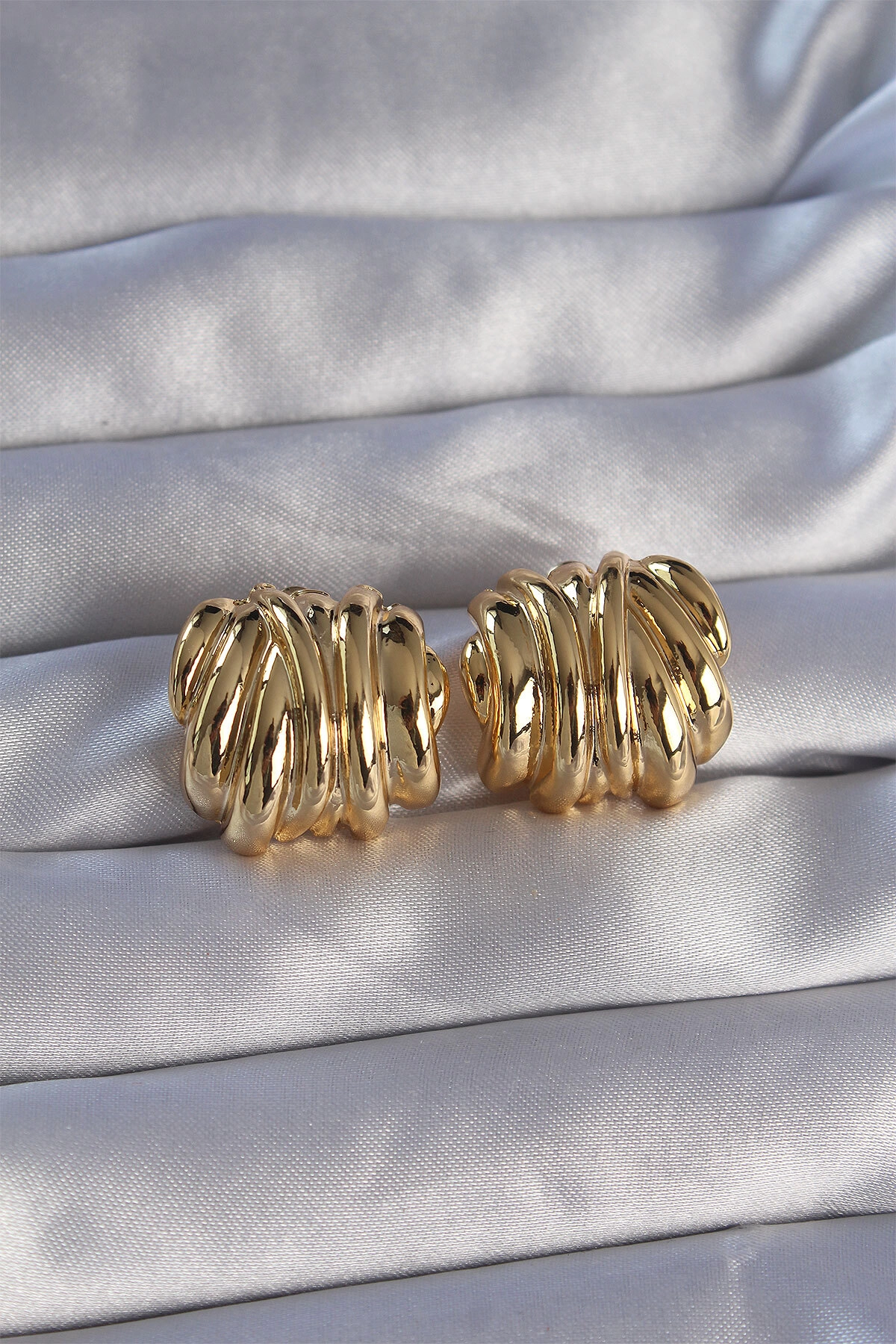 Pirinç Gold Renk Tırtıklı Bombe Model Küpe-0