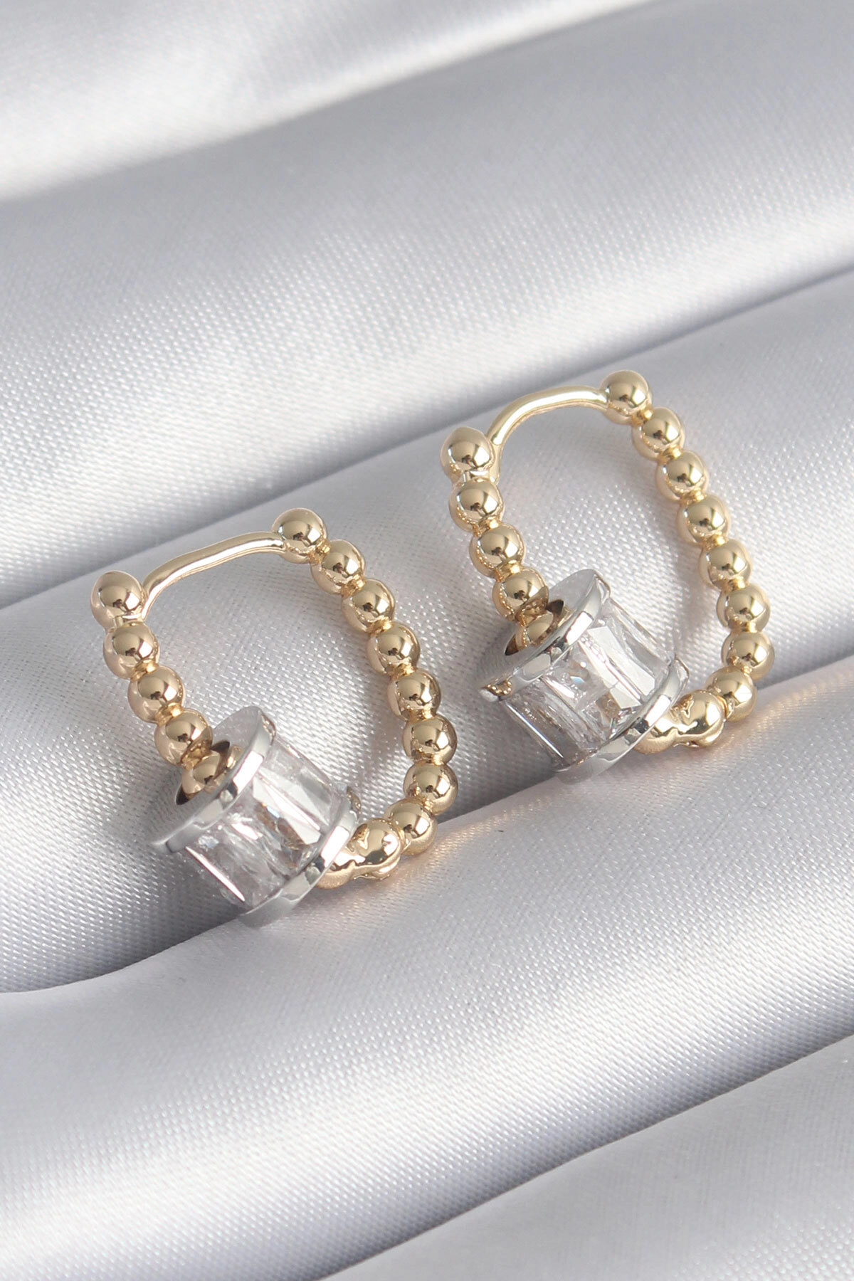 Pirinç Gold Renk Top Model Gümüş Renk Zirkon Taşlı Kadın Küpe-0