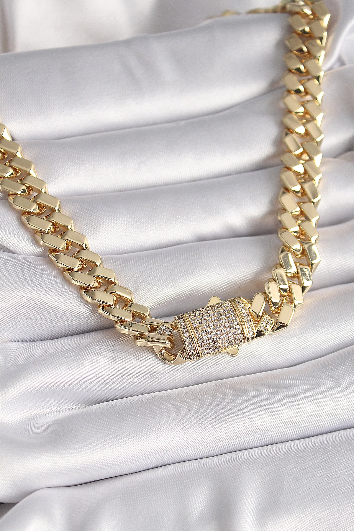 Pirinç Gold Renk VIP Exclusive Seri Gurmet Model Kadın Kolye-0