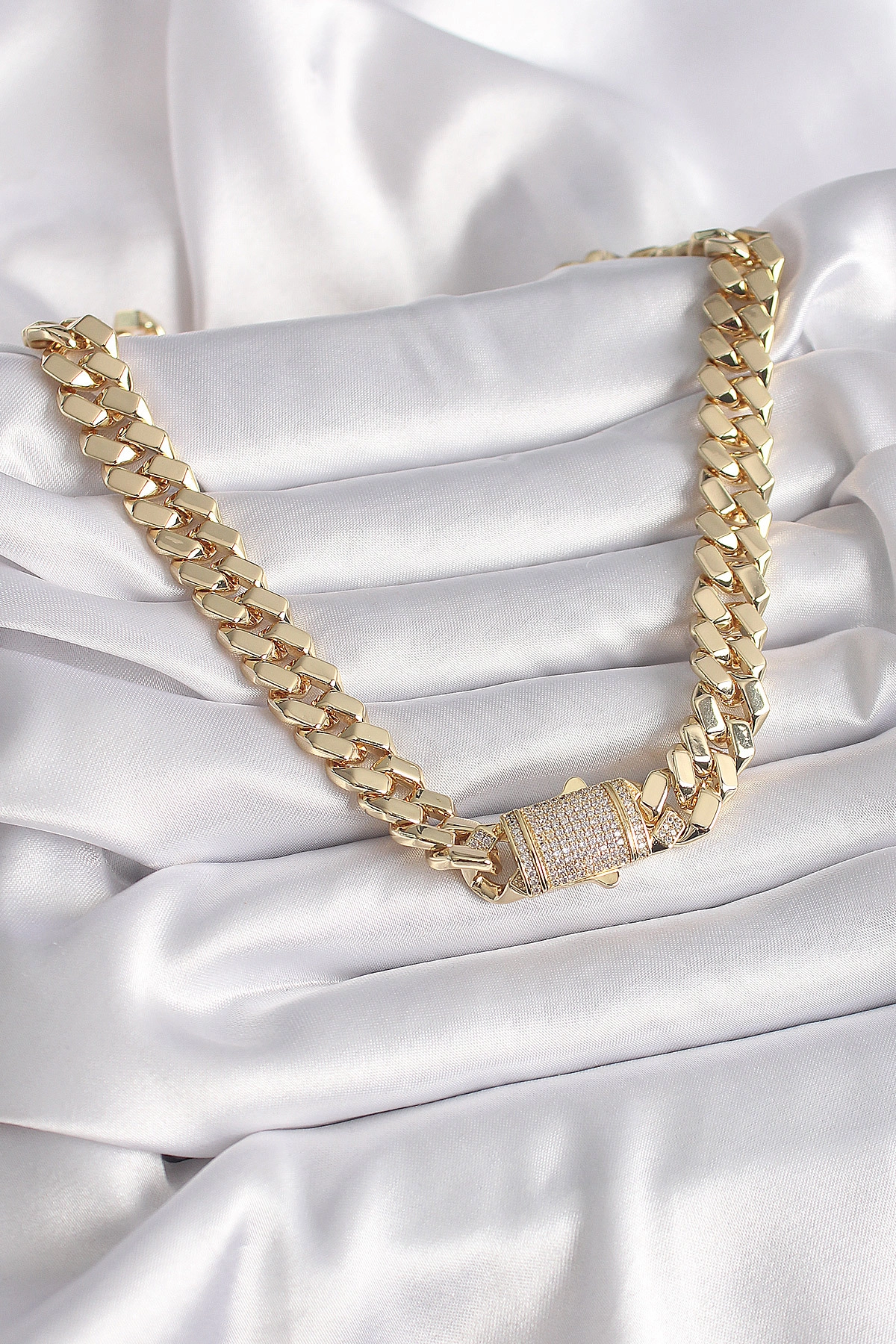 Pirinç Gold Renk VIP Exclusive Seri Gurmet Model Kadın Kolye-1