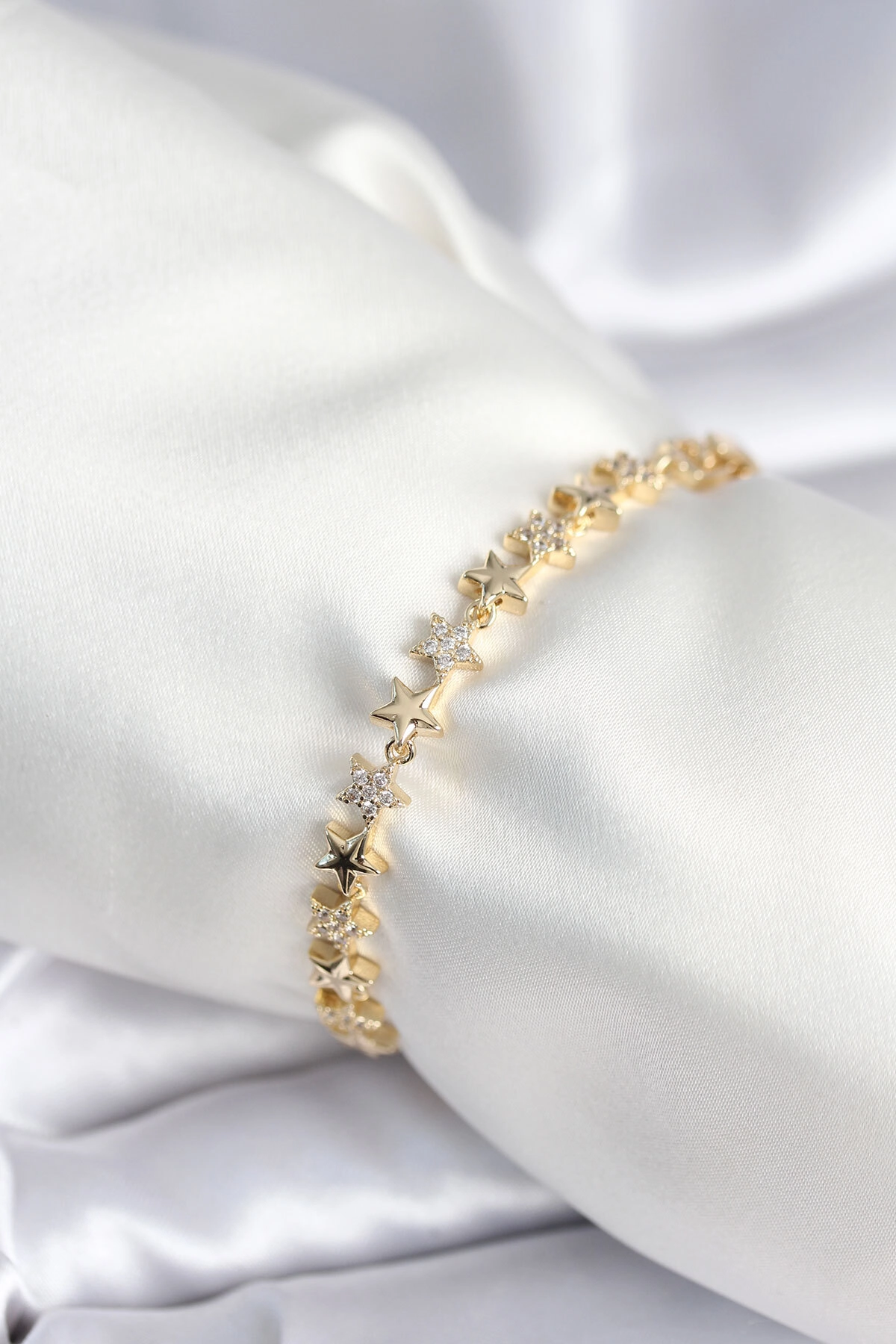 Pirinç Gold Renk Yıldız Model Kadın Bileklik-0