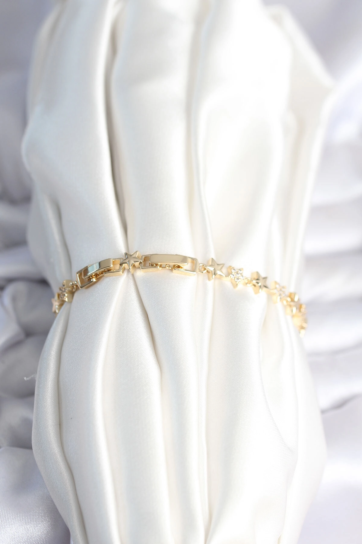 Pirinç Gold Renk Yıldız Model Kadın Bileklik-1