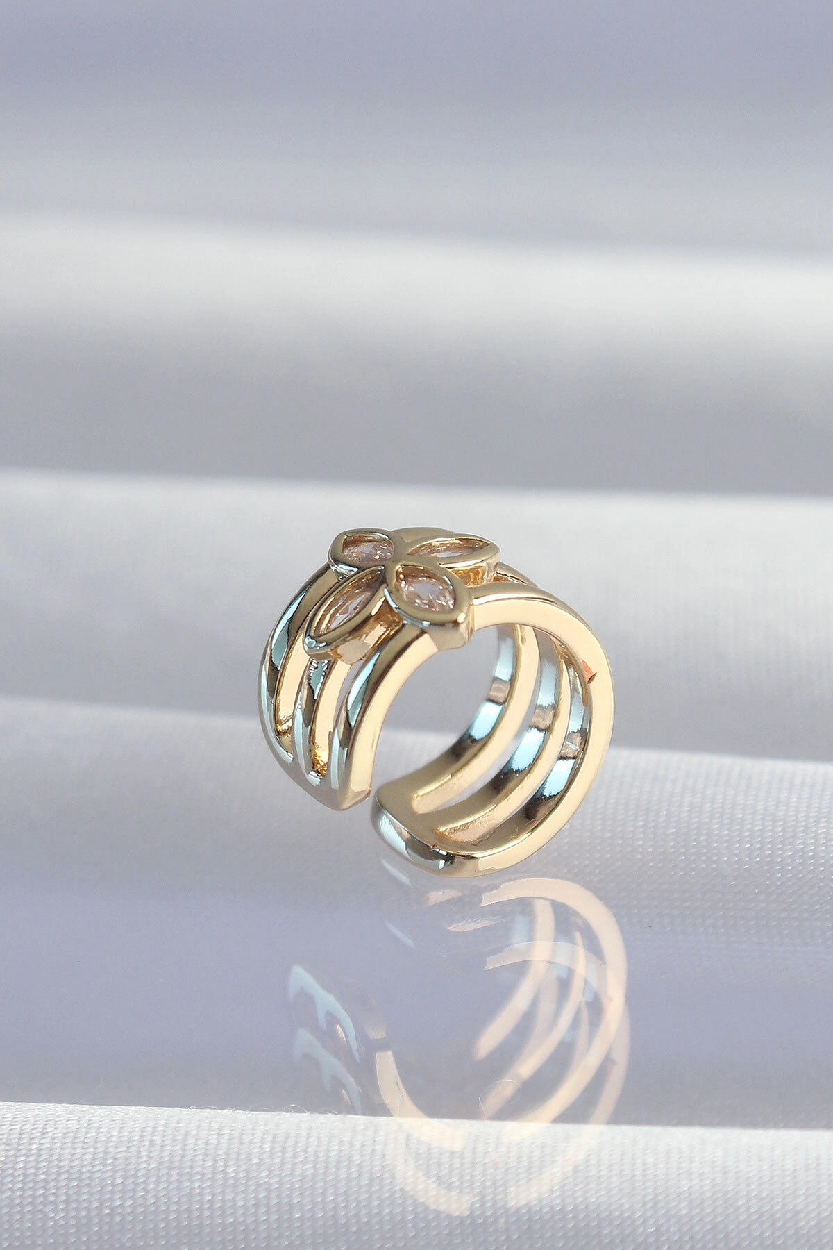 Pirinç Gold Renk Yonca Earcuff Küpe-1