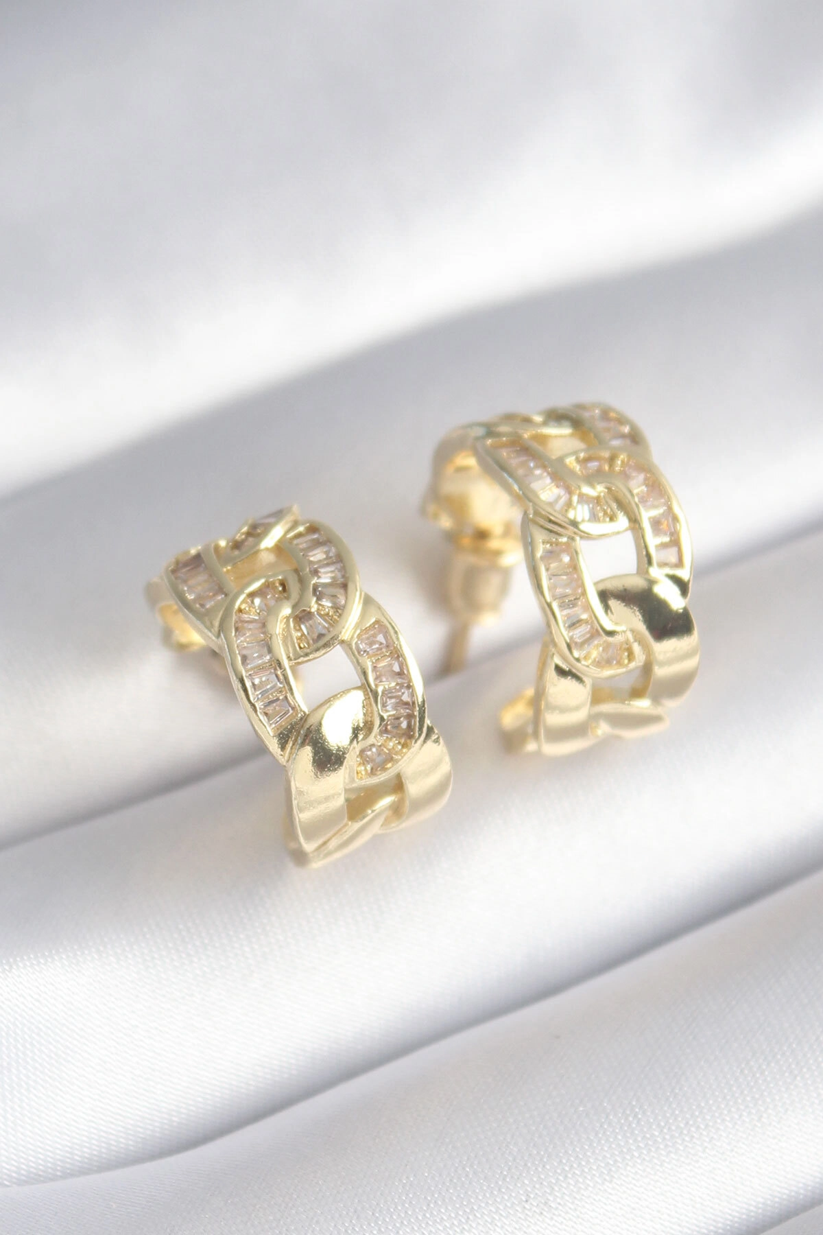 Pirinç Gold Renk Zirkon Taş Detay Zincir Model Kadın Küpe-0