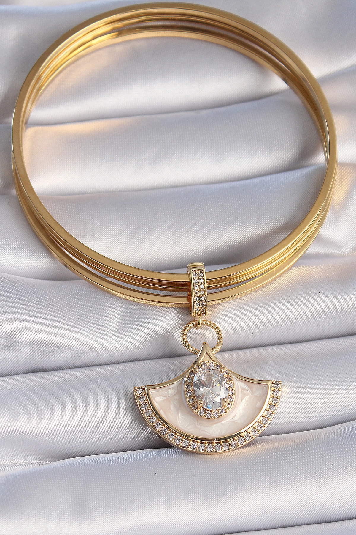 Pirinç Gold Renk Zirkon Taş Detaylı Beyaz Mineli Ajda Charm-1