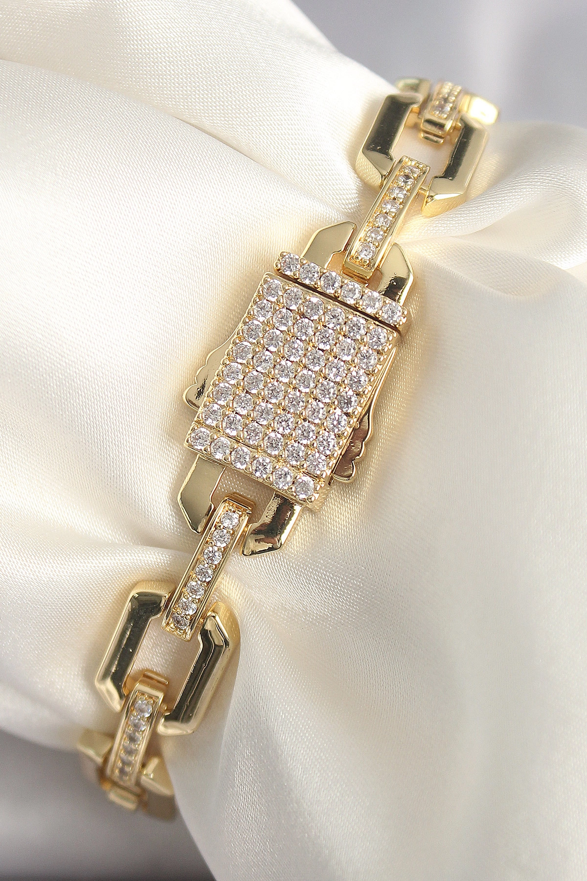 Pirinç Gold Renk Zirkon Taş Detaylı Kare Zincir Model Xuping VIP Exculusive Seri Kadın Bileklik-0