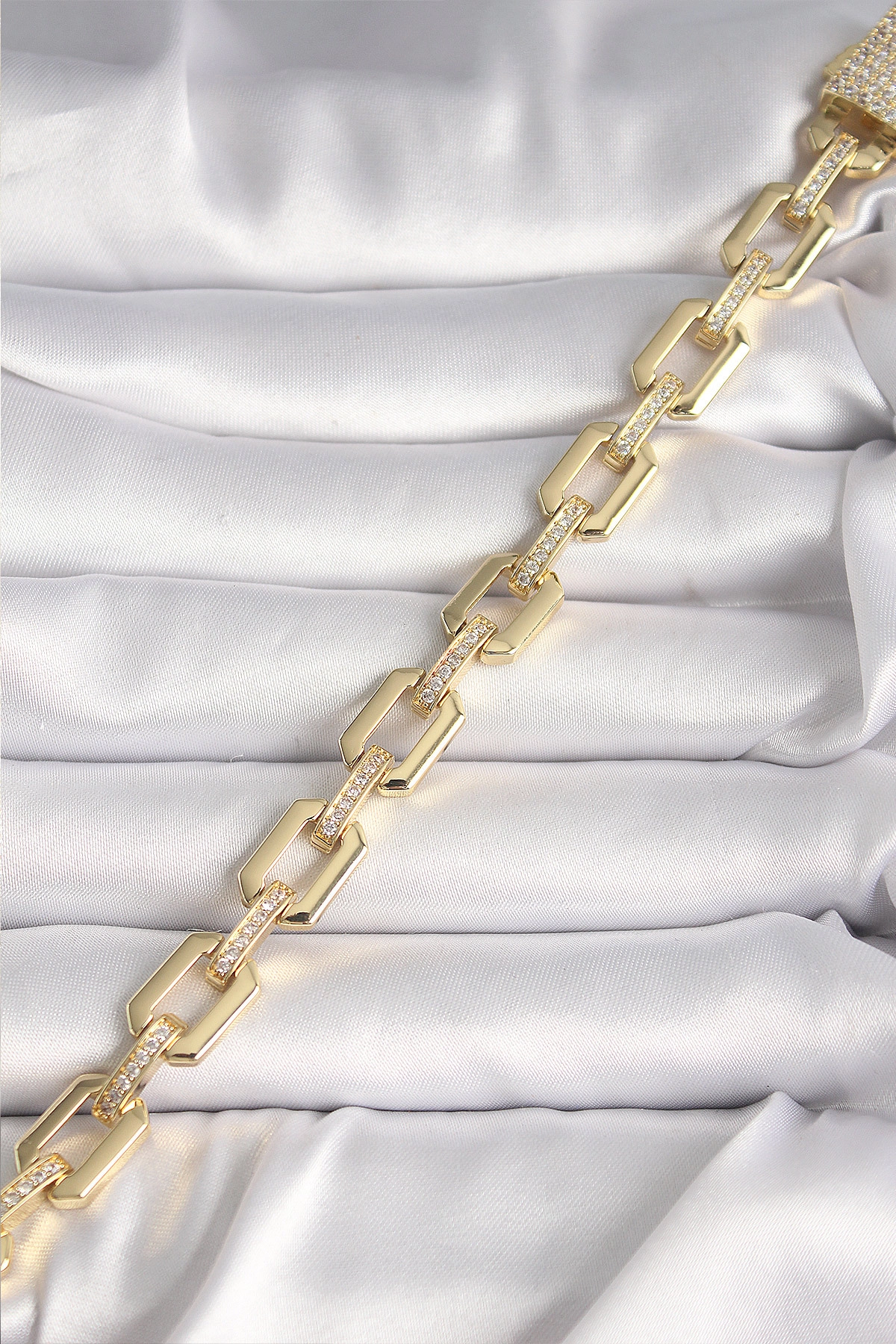 Pirinç Gold Renk Zirkon Taş Detaylı Kare Zincir Model Xuping VIP Exculusive Seri Kadın Bileklik-1