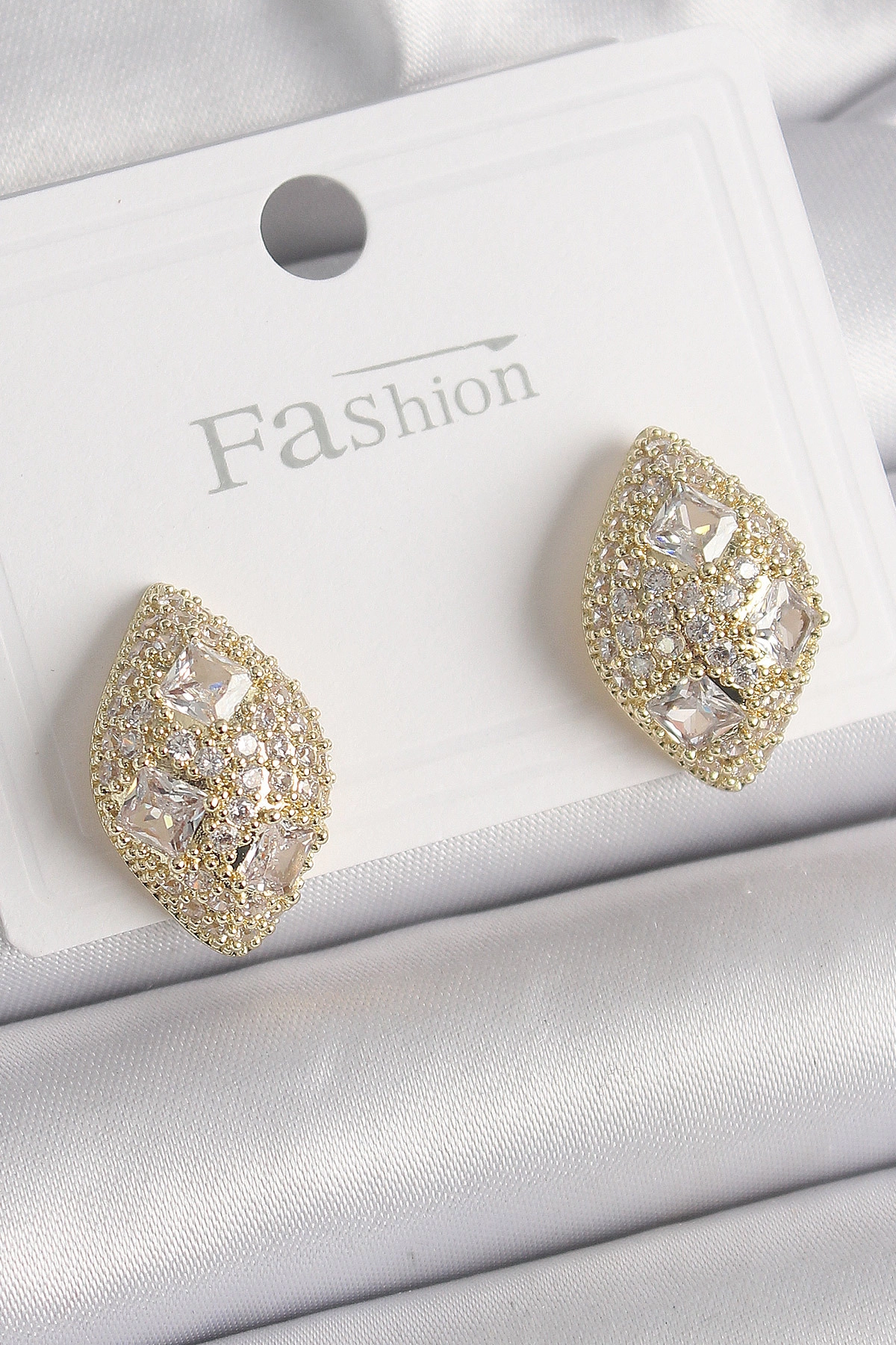 Pirinç Gold Renk Zirkon Taş İşlemeli Damla Model Kadın Küpe-0