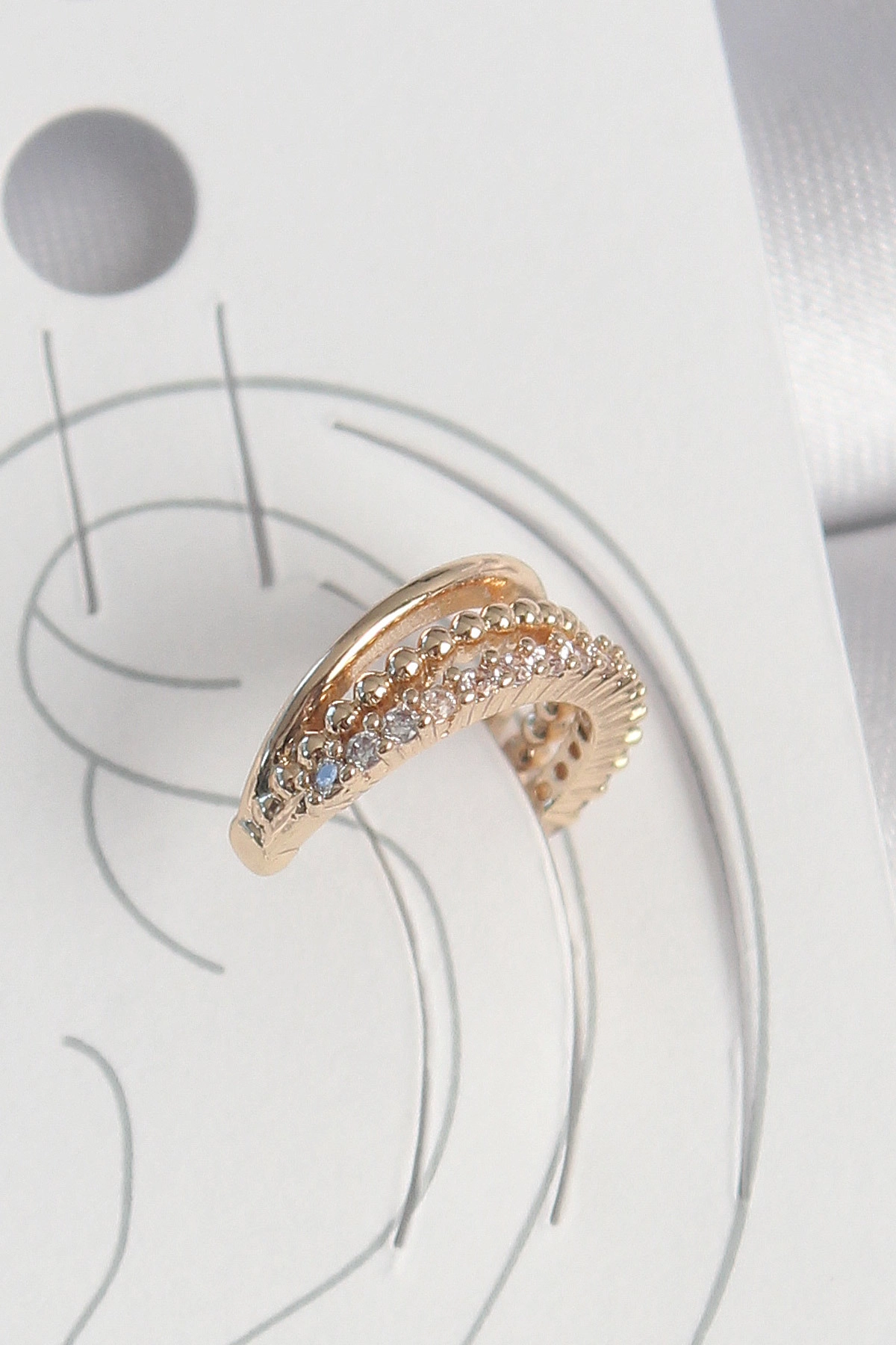 Pirinç Gold Renk Zirkon Taşlı 3'Lü Sıralı Model Kadın Kıkırdak Küpe-0