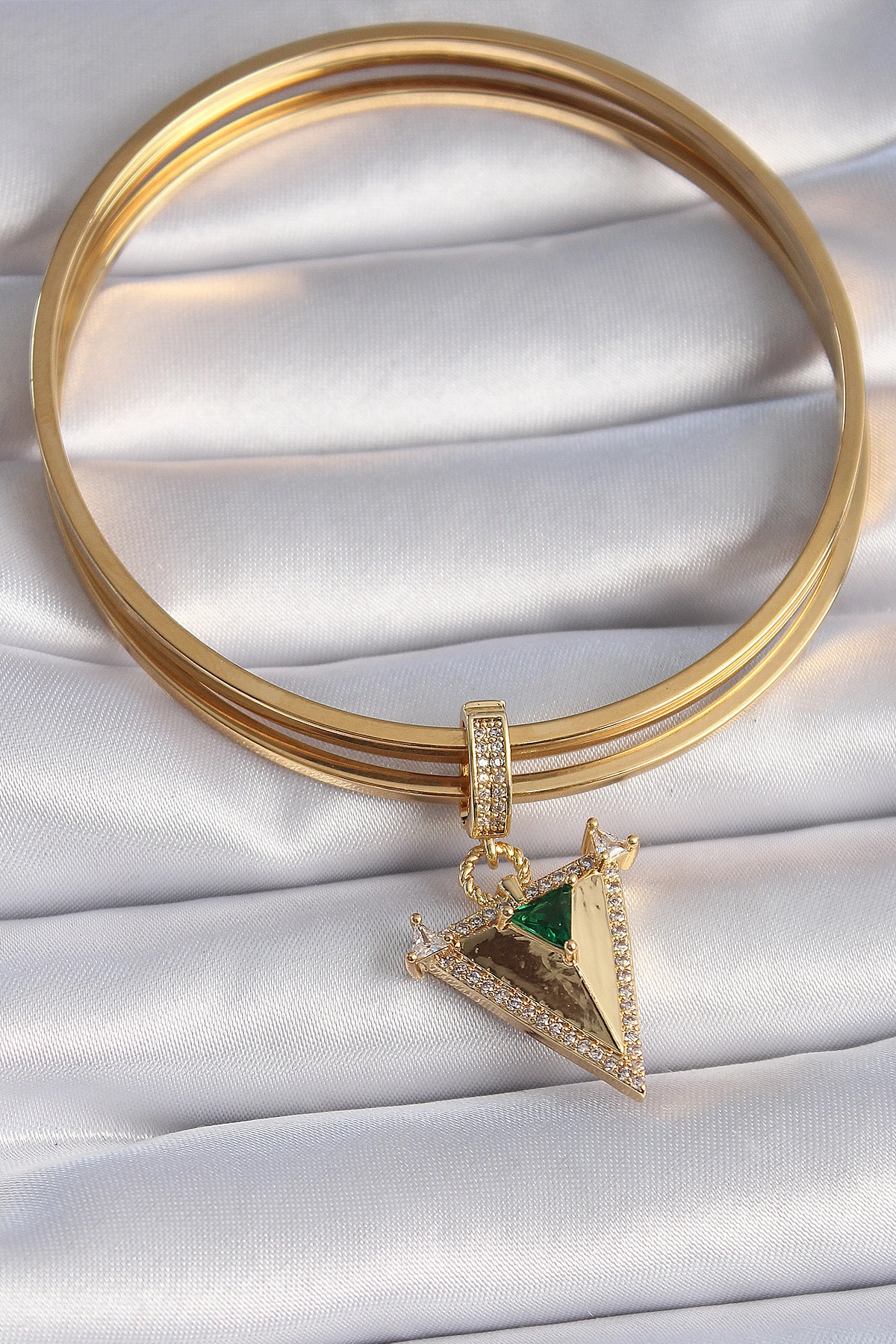 Pirinç Gold Renk Zirkon Taşlı 3D Üçgen Model Ajda Charm-1