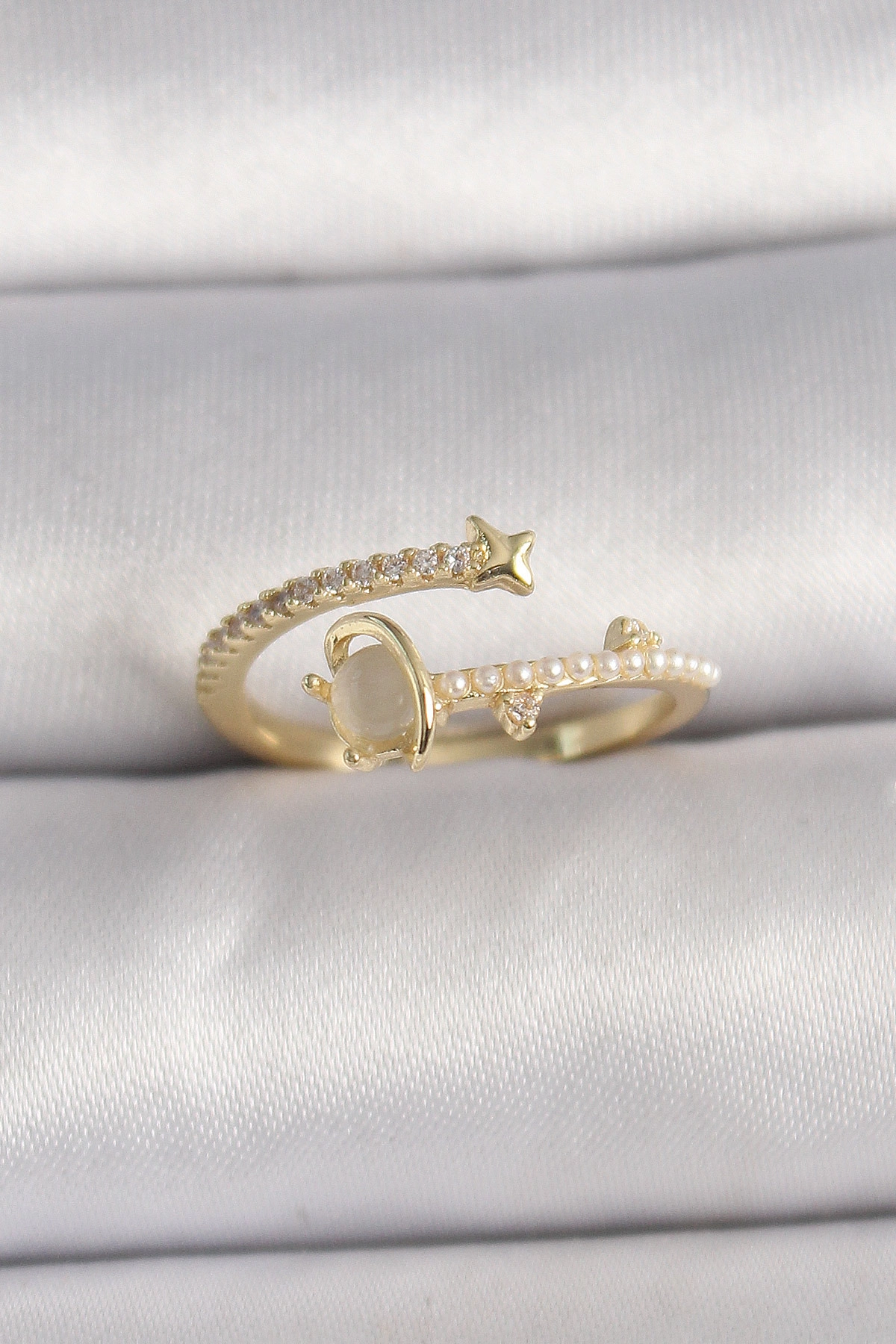 Pirinç Gold Renk Zirkon Taşlı Beyaz Mineli Yıldız Detaylı Ayarlanabilir Kadın Yüzük-0