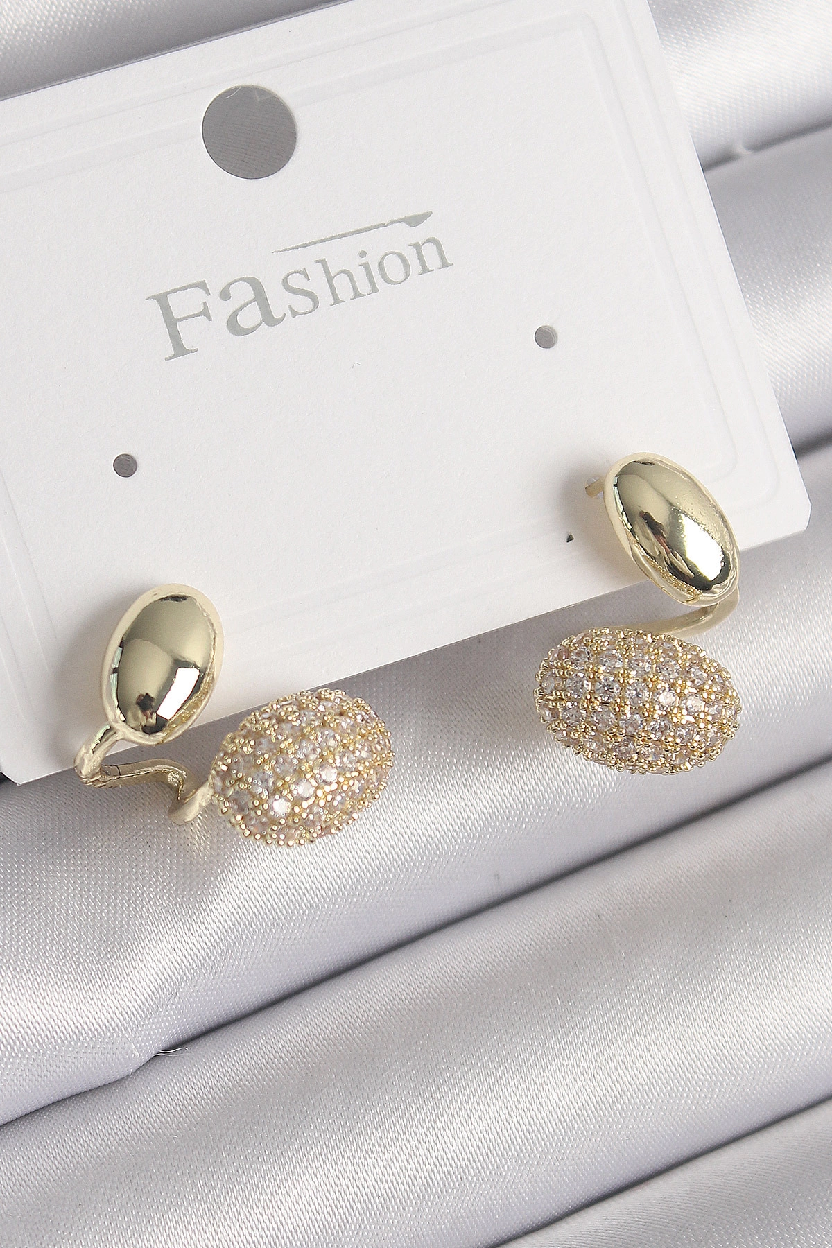 Pirinç Gold Renk Zirkon Taşlı Bombeli Model Kadın Küpe-0