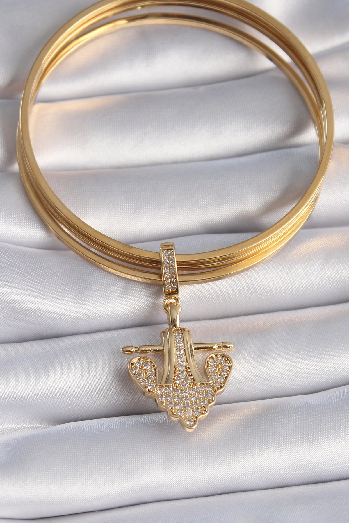 Pirinç Gold Renk Zirkon Taşlı Çapa Model Ajda Charm-1