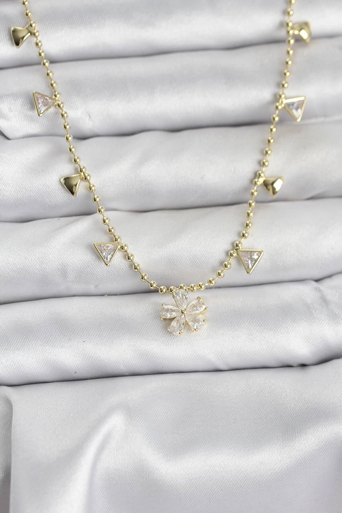 Pirinç Gold Renk Zirkon Taşlı Çiçek Model Kadın Kolye-0