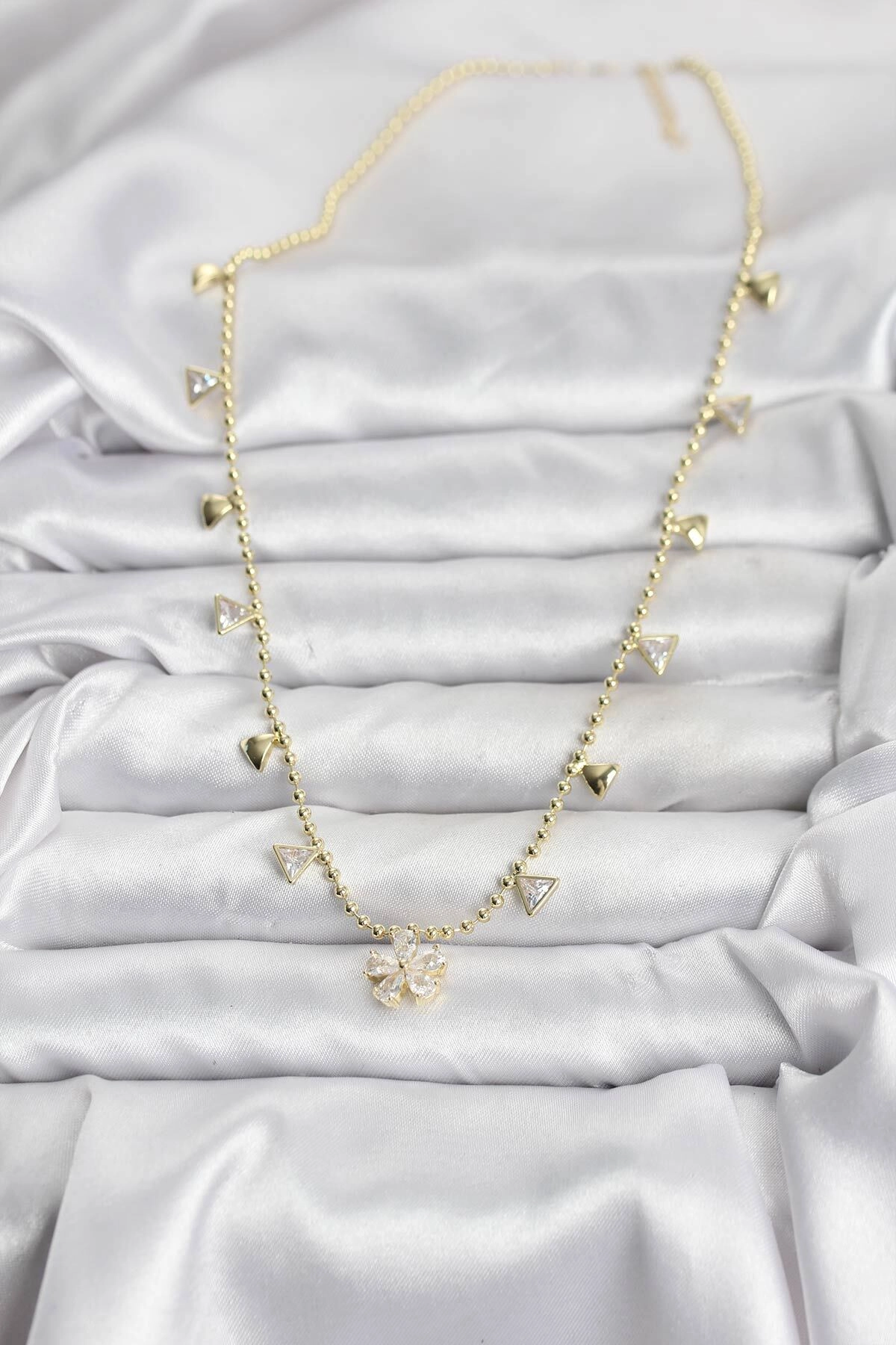 Pirinç Gold Renk Zirkon Taşlı Çiçek Model Kadın Kolye-1