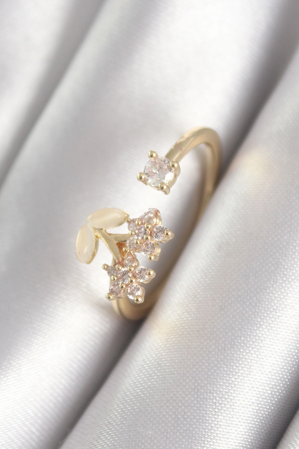 Pirinç Gold Renk Zirkon Taşlı Çiçek Model Kadın Yüzük-0