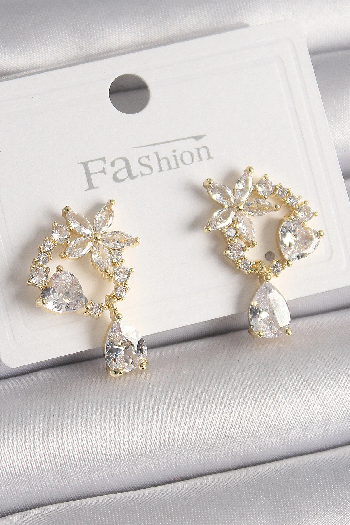 Pirinç Gold Renk Zirkon Taşlı Çiçek Model Sallantı Damla Detay Kadın Küpe-0