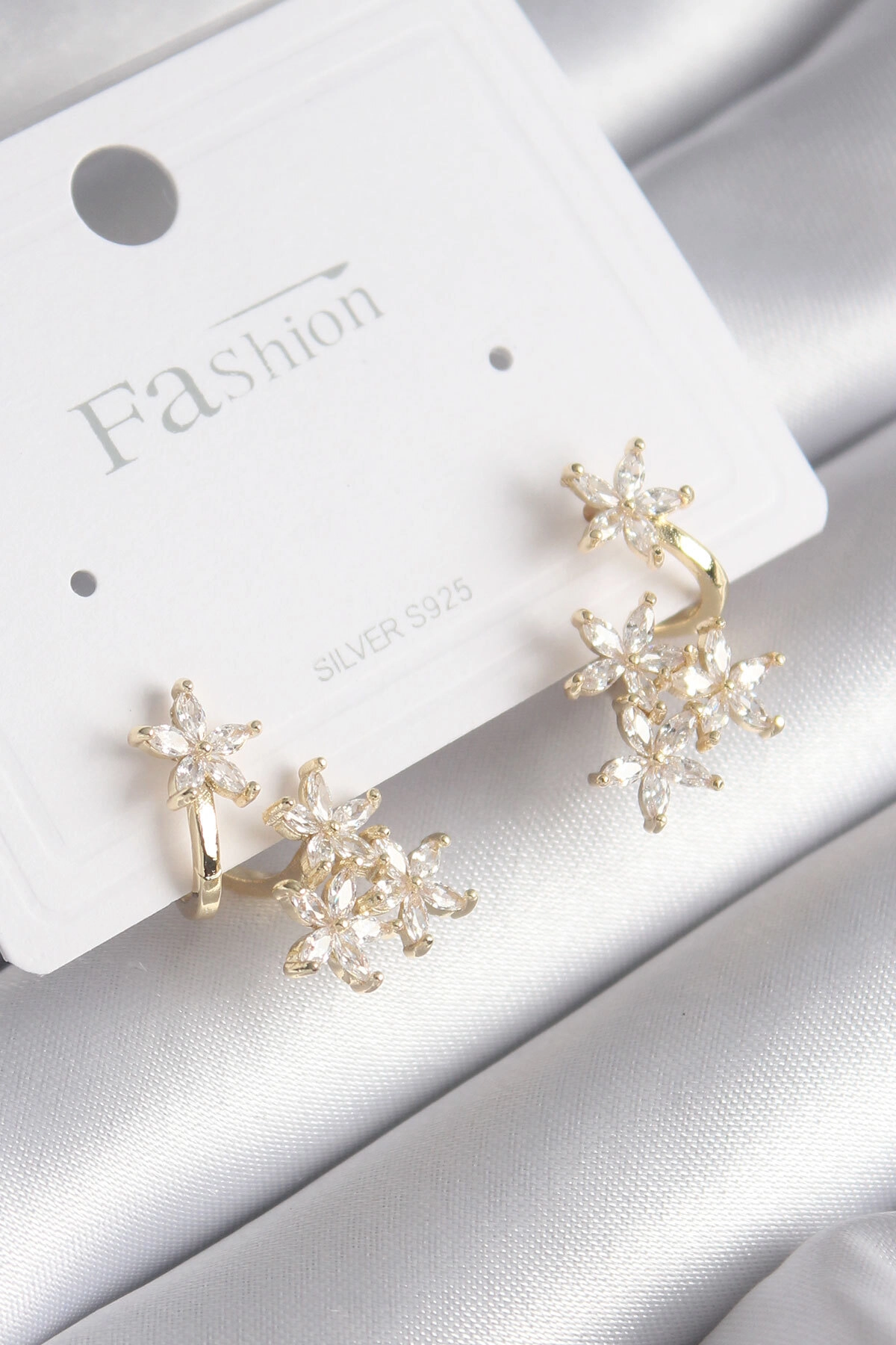 Pirinç Gold Renk Zirkon Taşlı Çiçek Tasarım Kadın Küpe-0