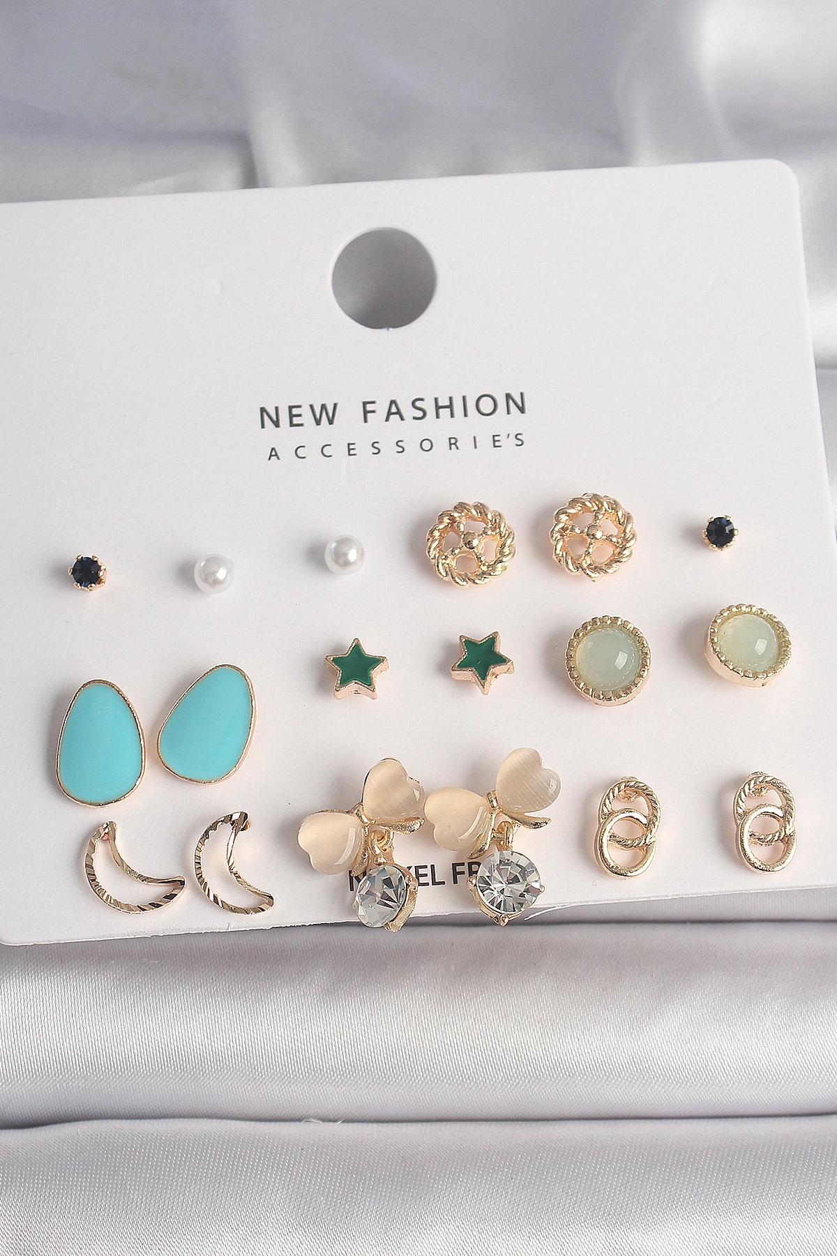 Pirinç Gold Renk Zirkon Taşlı Fiyonk Hilal Figür 9 Çift Kadın Küpe Seti-0