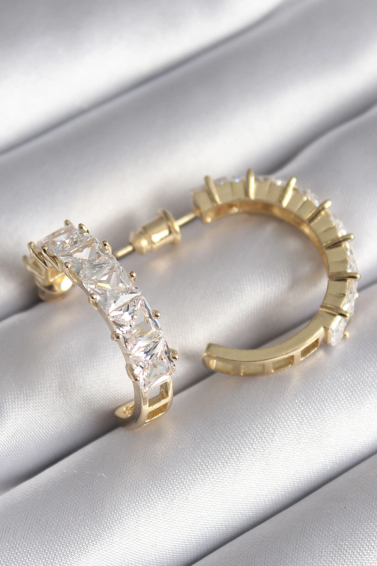 Pirinç Gold Renk Zirkon Taşlı Halka Model Kadın Küpe-0