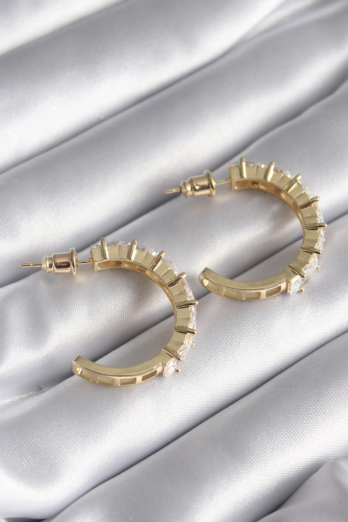 Pirinç Gold Renk Zirkon Taşlı Halka Model Kadın Küpe-1