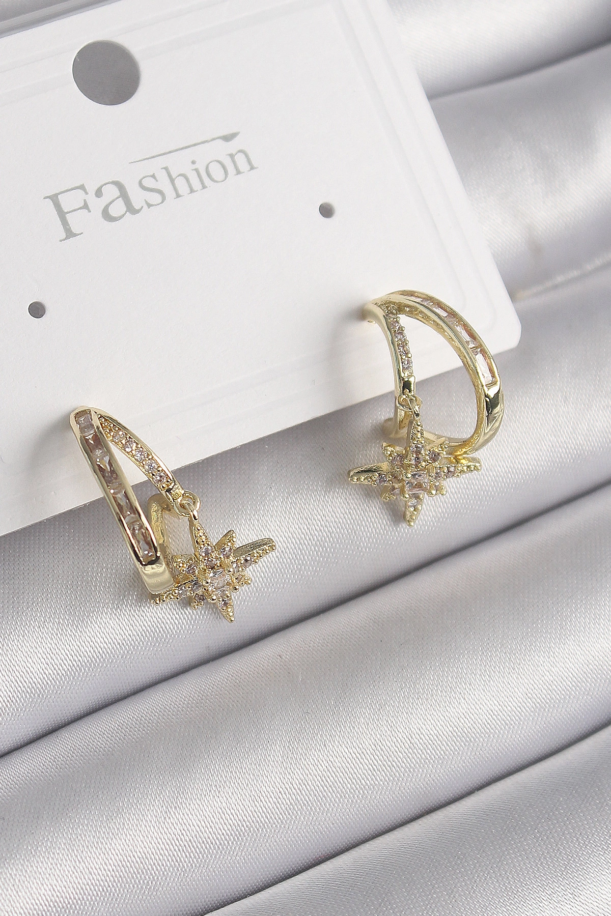 Pirinç Gold Renk Zirkon Taşlı Halka Model Yıldız Detay Kadın Küpe-0