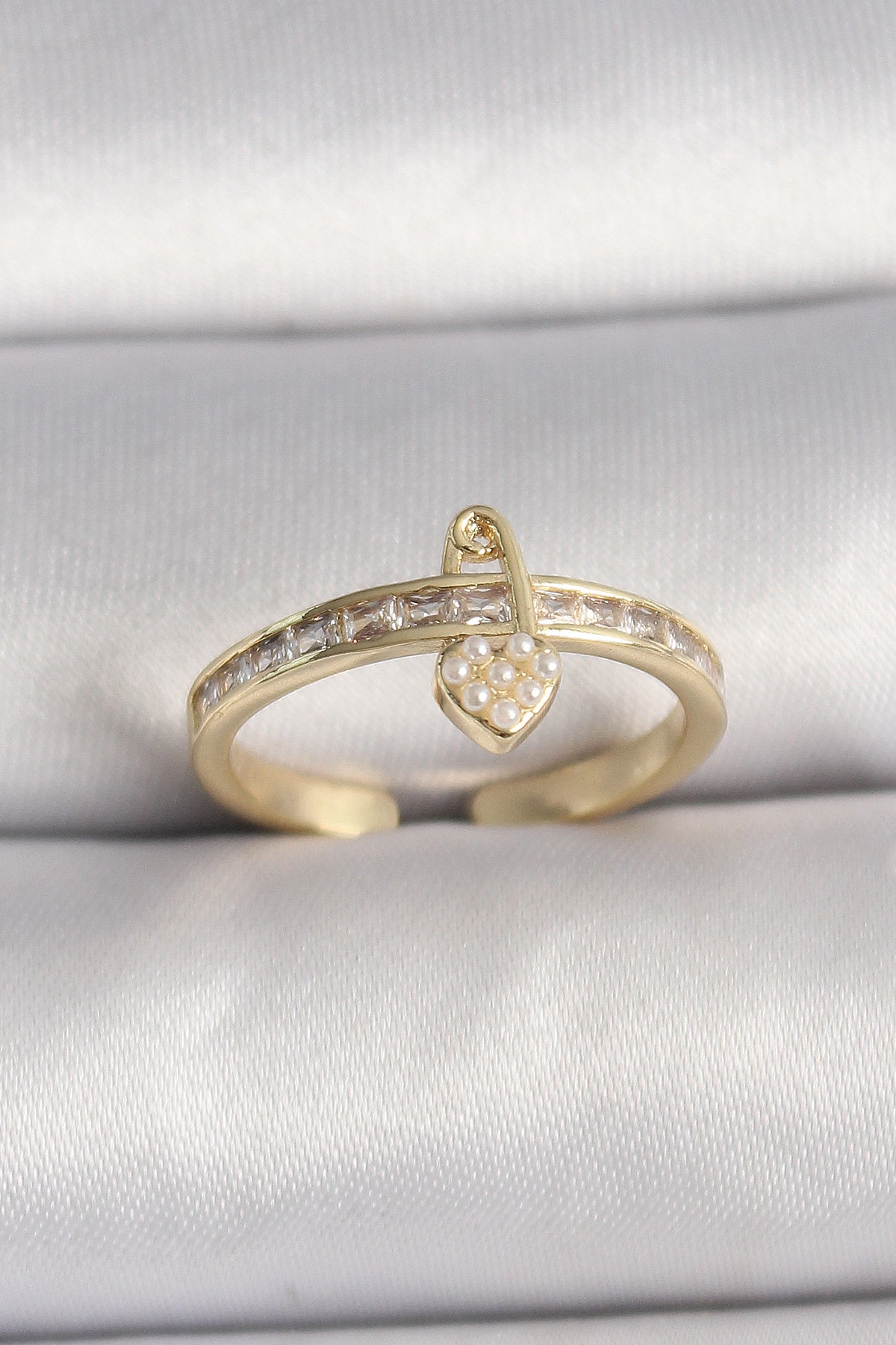 Pirinç Gold Renk Zirkon Taşlı İnci Detay Kilit Kalp Figür Ayarlanabilir Yüzük-0