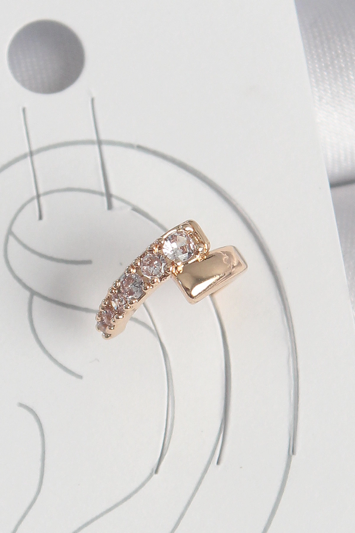 Pirinç Gold Renk Zirkon Taşlı Kadın Kıkırdak Küpe-0