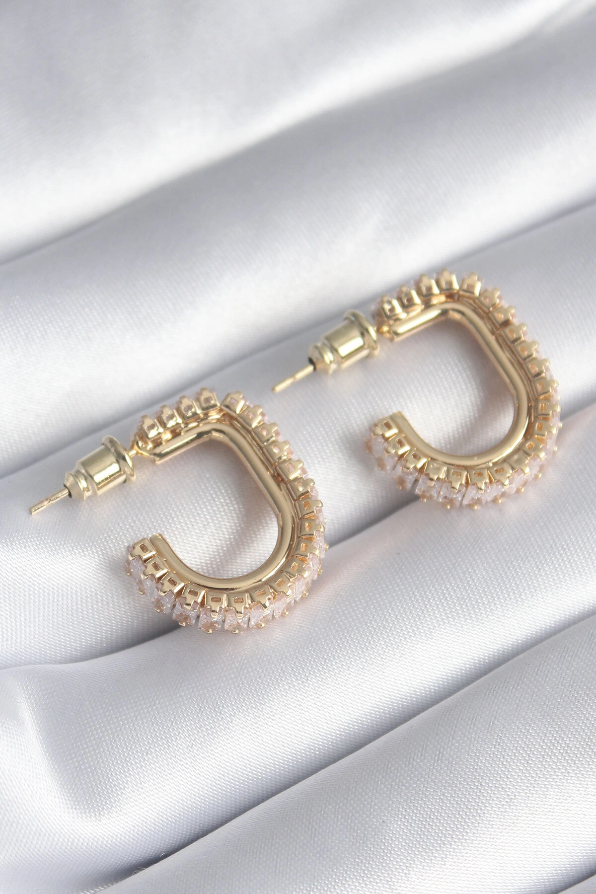 Pirinç Gold Renk Zirkon Taşlı Kadın Küpe-1