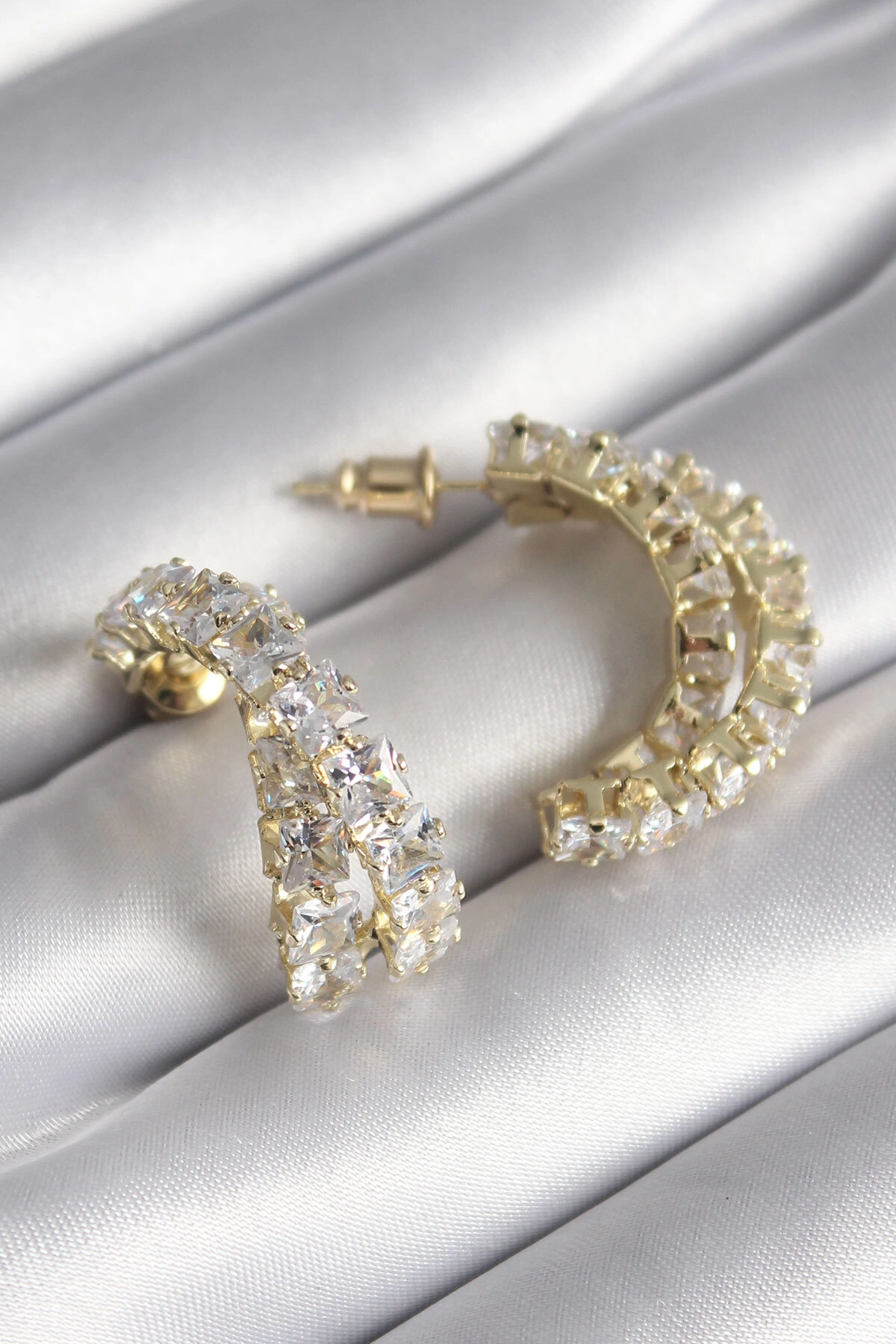 Pirinç Gold Renk Zirkon Taşlı Kadın Küpe-0