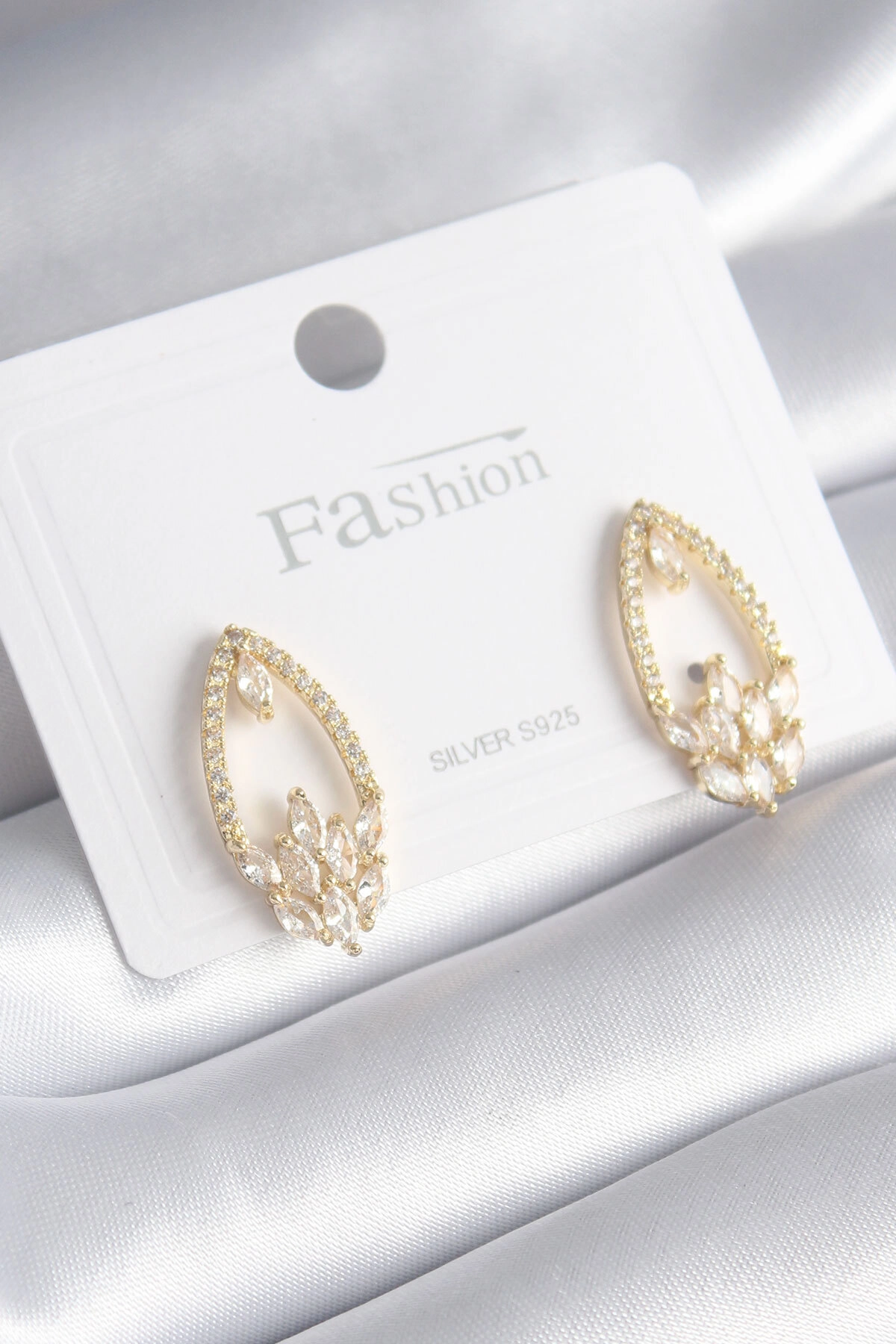 Pirinç Gold Renk Zirkon Taşlı Kadın Küpe-0