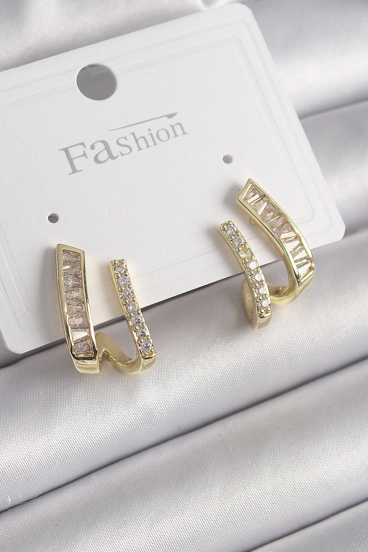 Pirinç Gold Renk Zirkon Taşlı Kadın Küpe-0