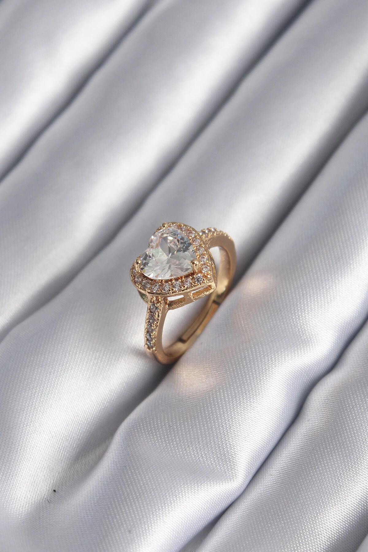 Pirinç Gold Renk Zirkon Taşlı Kalp Charm Model Kadın Yüzük-0