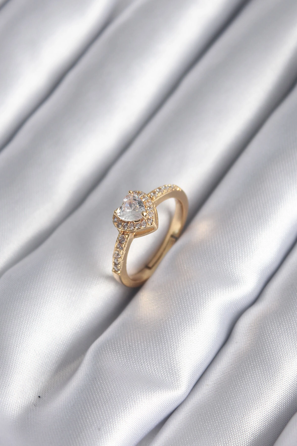 Pirinç Gold Renk Zirkon Taşlı Kalp Charm Model Kadın Yüzük-0