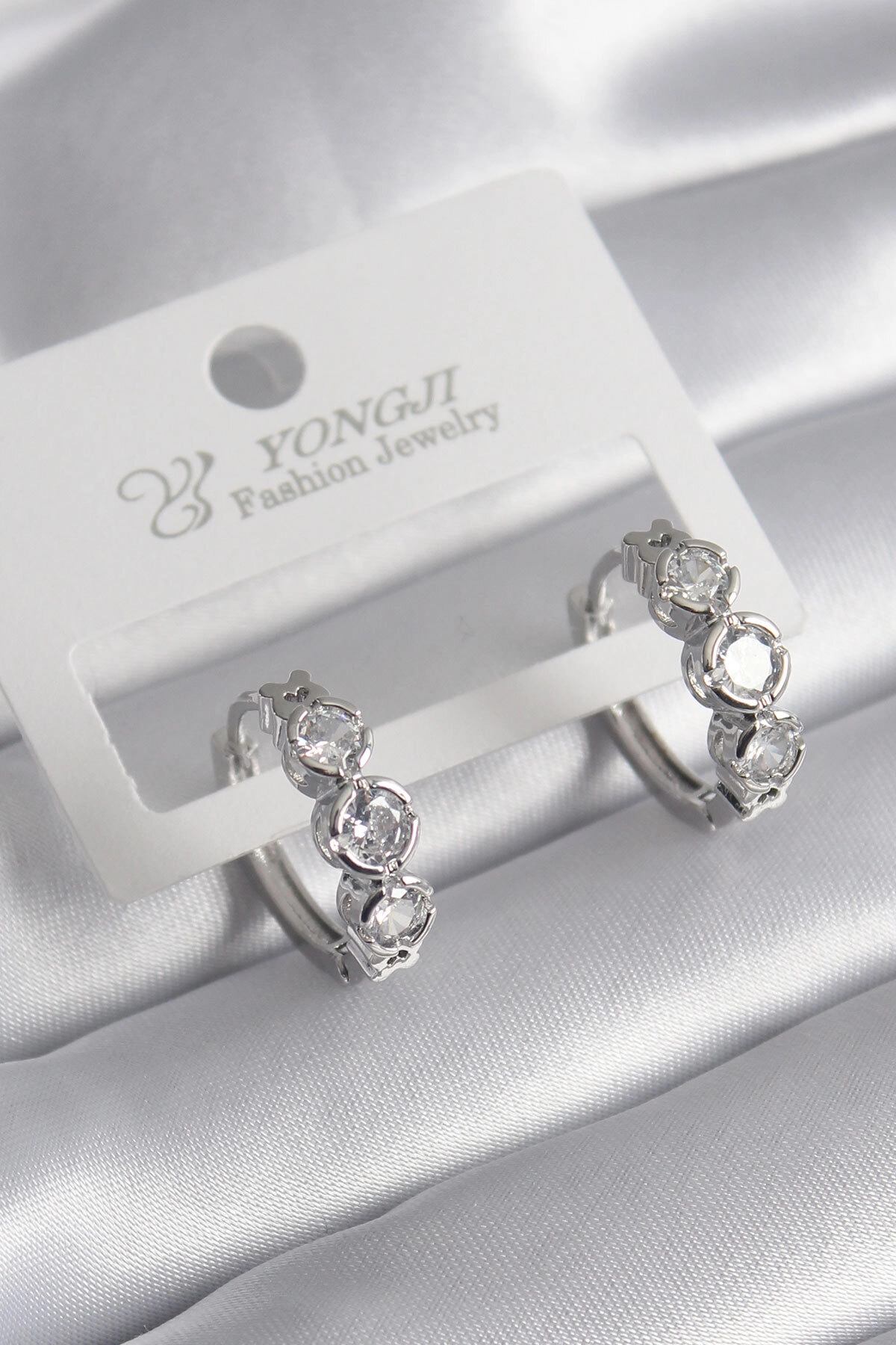 Pirinç Gold Renk Zirkon Taşlı Kalp Detay Kadın Küpe-0