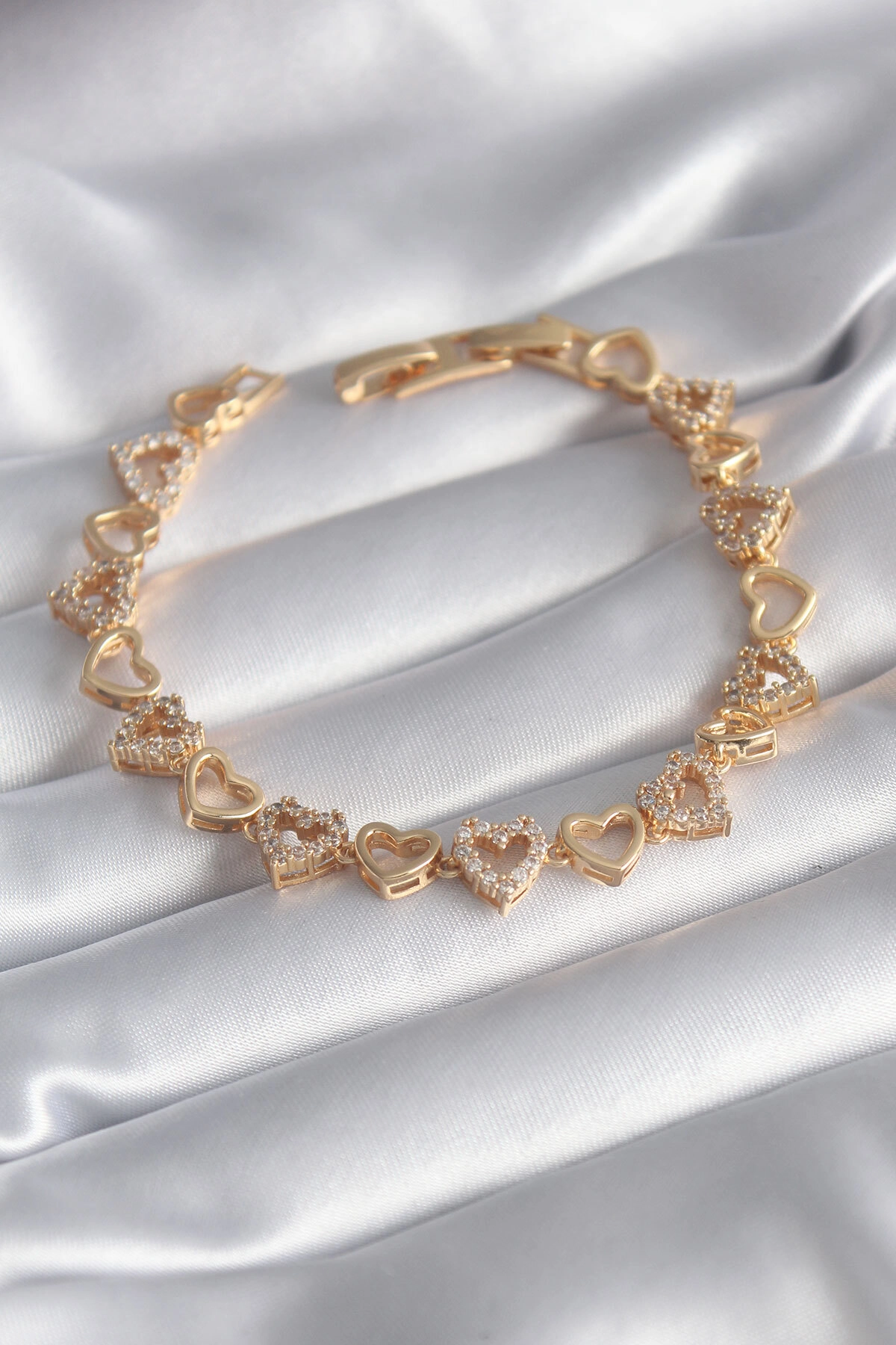 Pirinç Gold Renk Zirkon Taşlı Kalp Model VIP Seri Kadın Bileklik-0