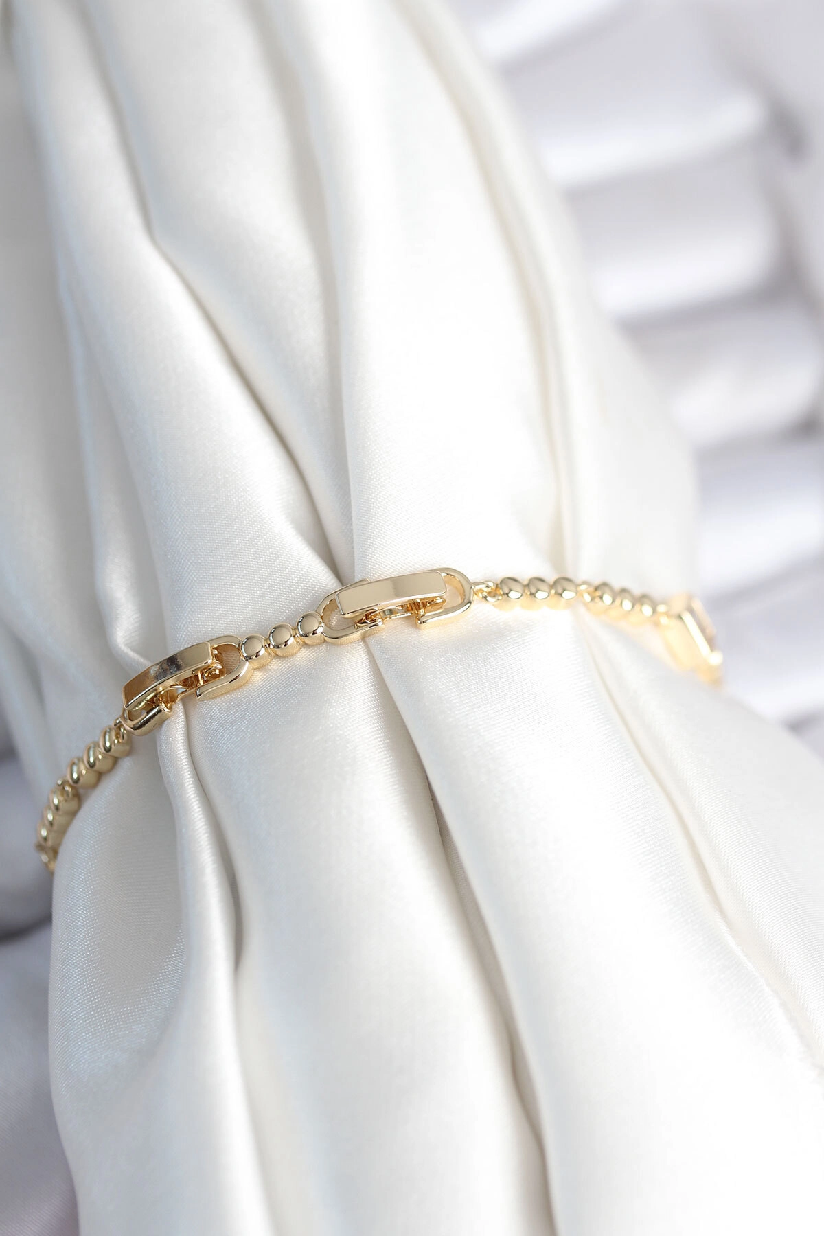 Pirinç Gold Renk Zirkon Taşlı Kalpli Model Kadın Bileklik-1