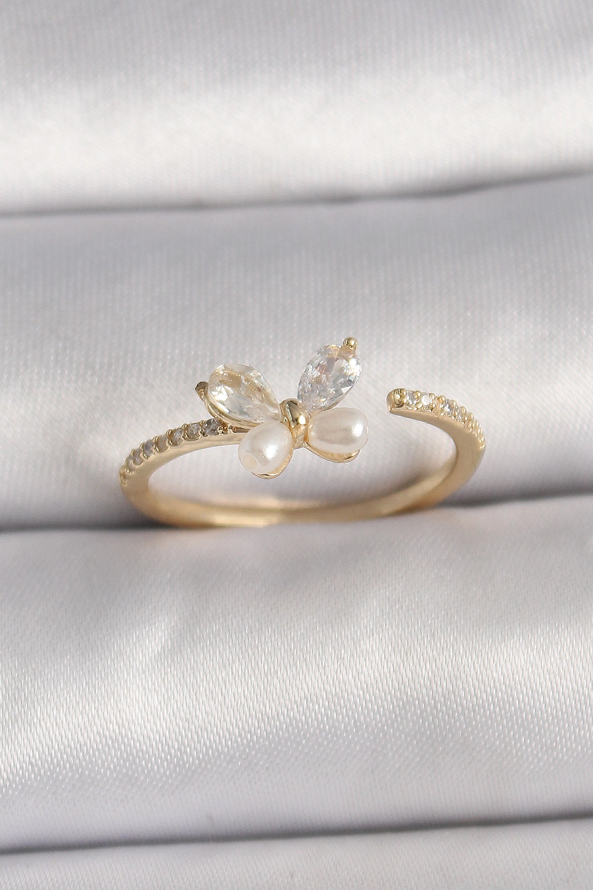 Pirinç Gold Renk Zirkon Taşlı Kelebek Mode İnci Detay Ayarlanabilir Yüzük-0