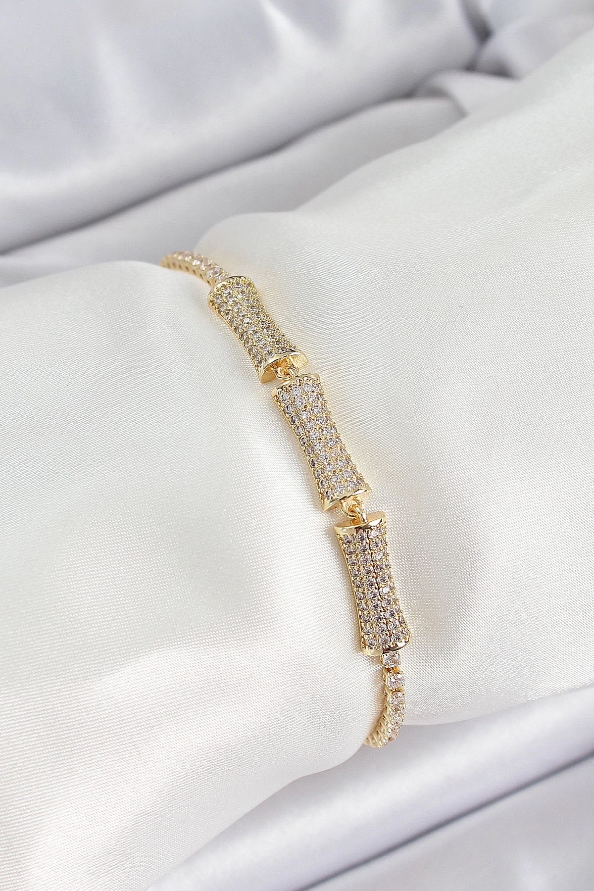 Pirinç Gold Renk Zirkon Taşlı Kemik Model Kadın Bileklik-0