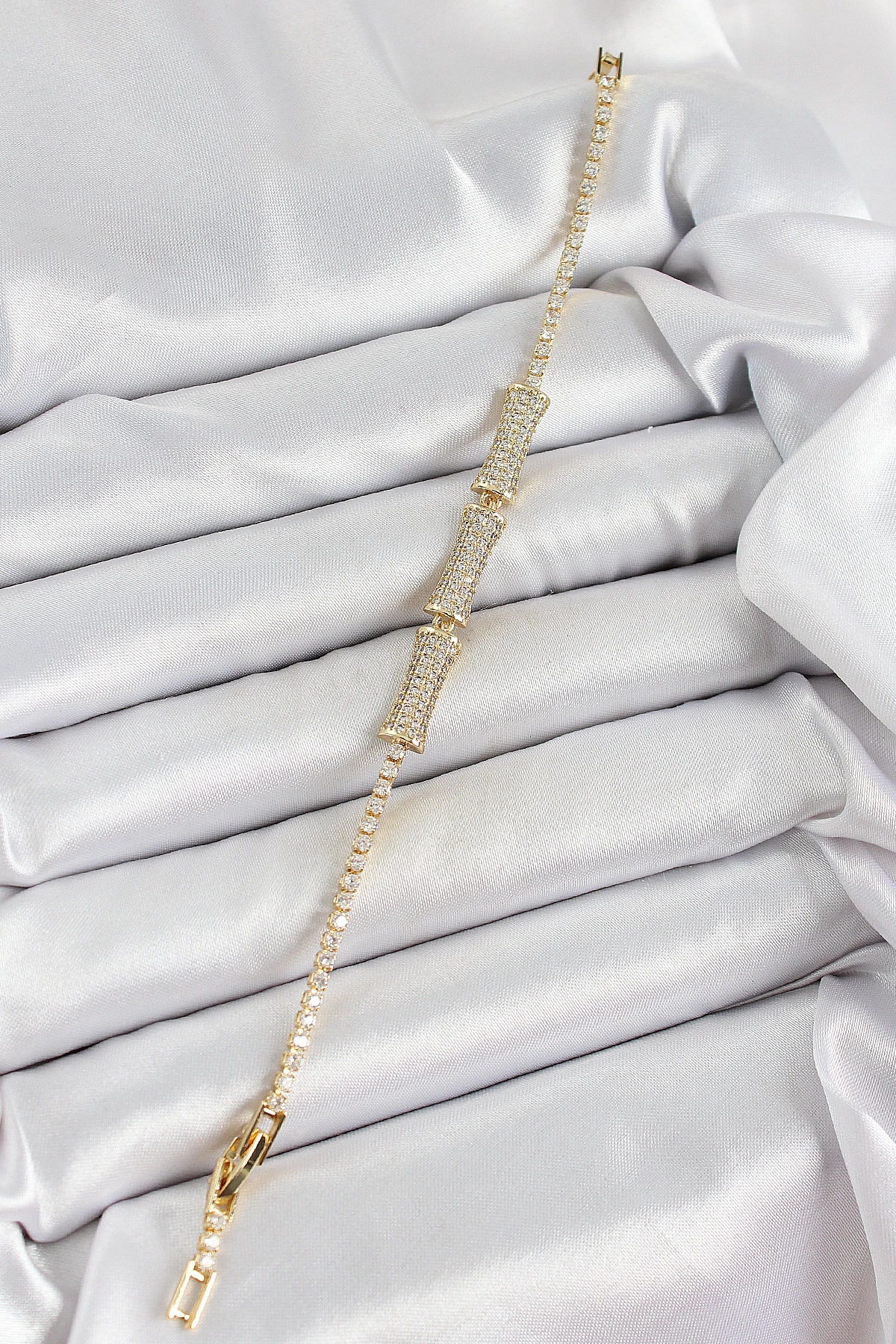 Pirinç Gold Renk Zirkon Taşlı Kemik Model Kadın Bileklik-1