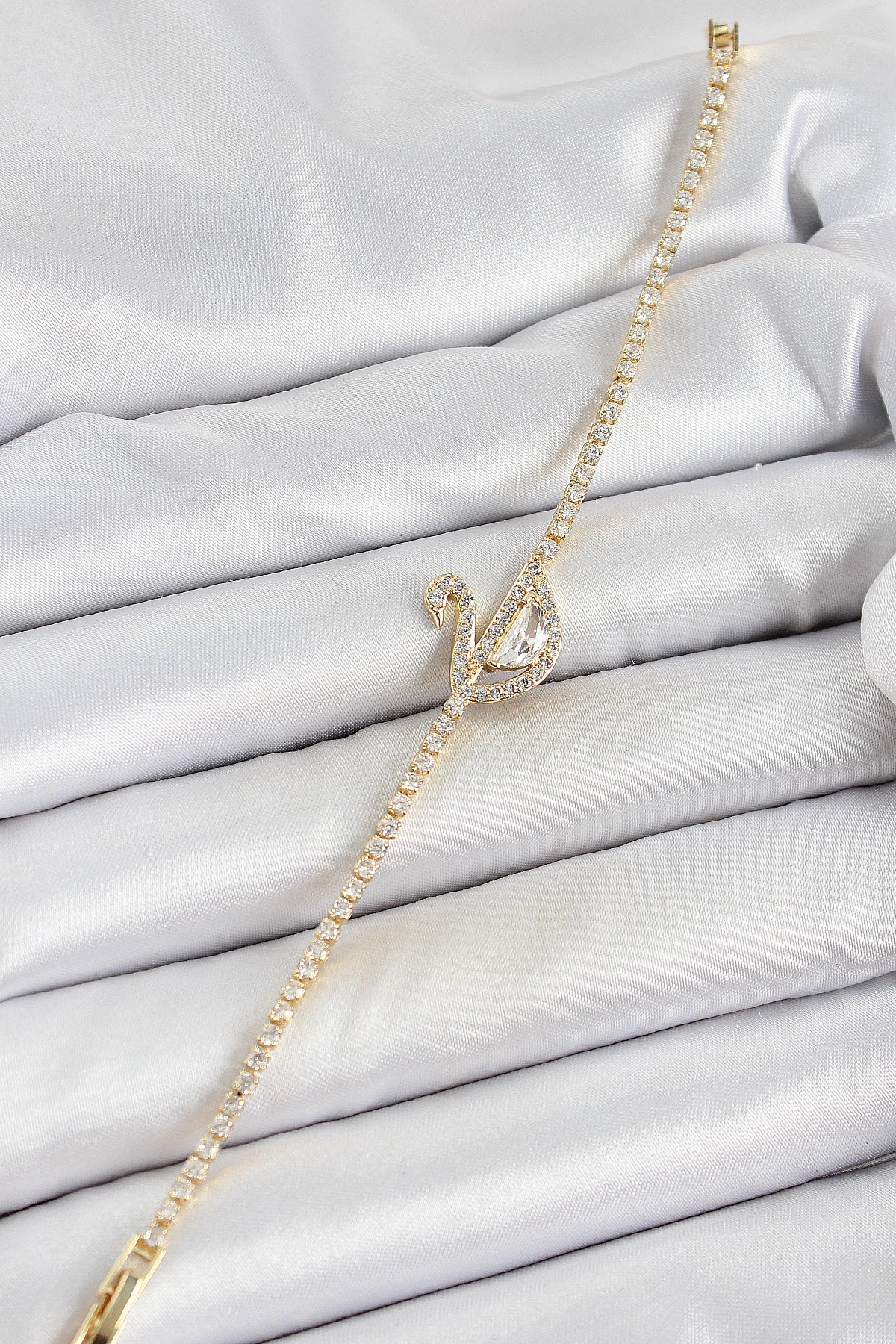 Pirinç Gold Renk Zirkon Taşlı Kuğu Model Kadın Bileklik-1