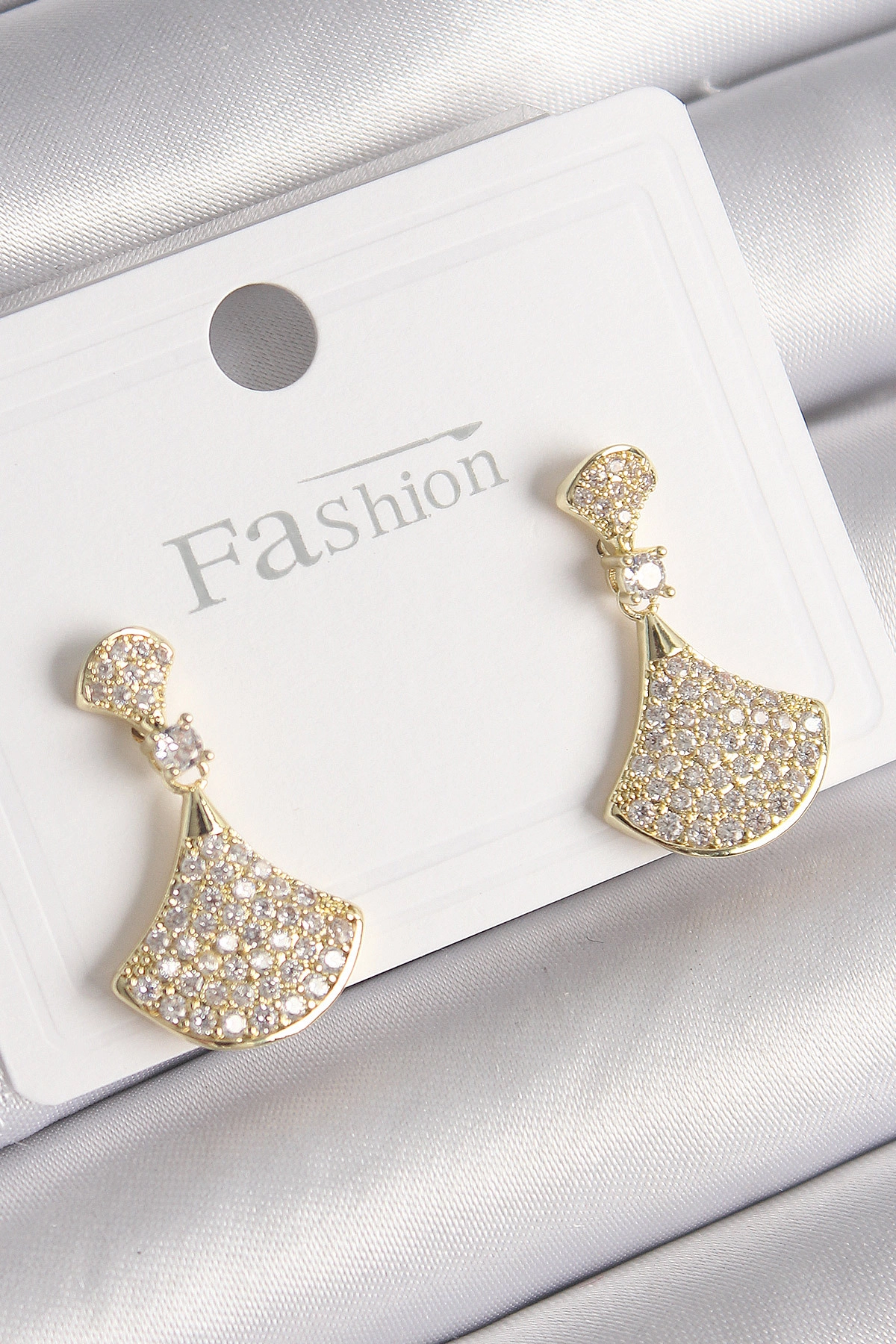 Pirinç Gold Renk Zirkon Taşlı Motif Model Kadın Küpe-0