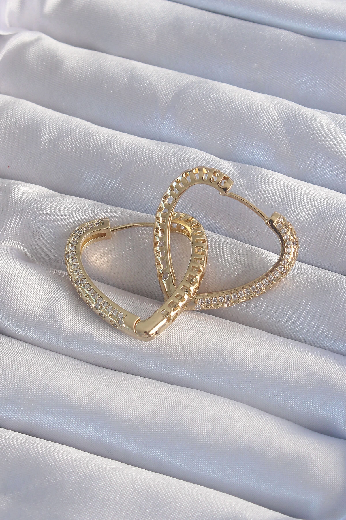 Pirinç Gold Renk Zirkon Taşlı Motifli Kalp Küpe-1