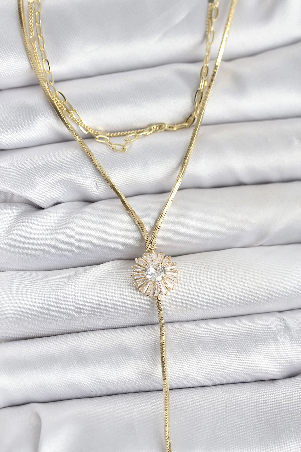 Pirinç Gold Renk Zirkon Taşlı Papatya Model Detaylı 3'lü Kombin Y Kadın Kolye-0