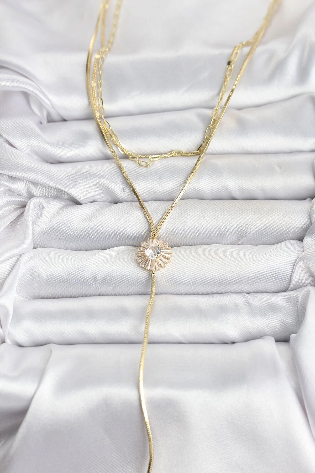 Pirinç Gold Renk Zirkon Taşlı Papatya Model Detaylı 3'lü Kombin Y Kadın Kolye-1