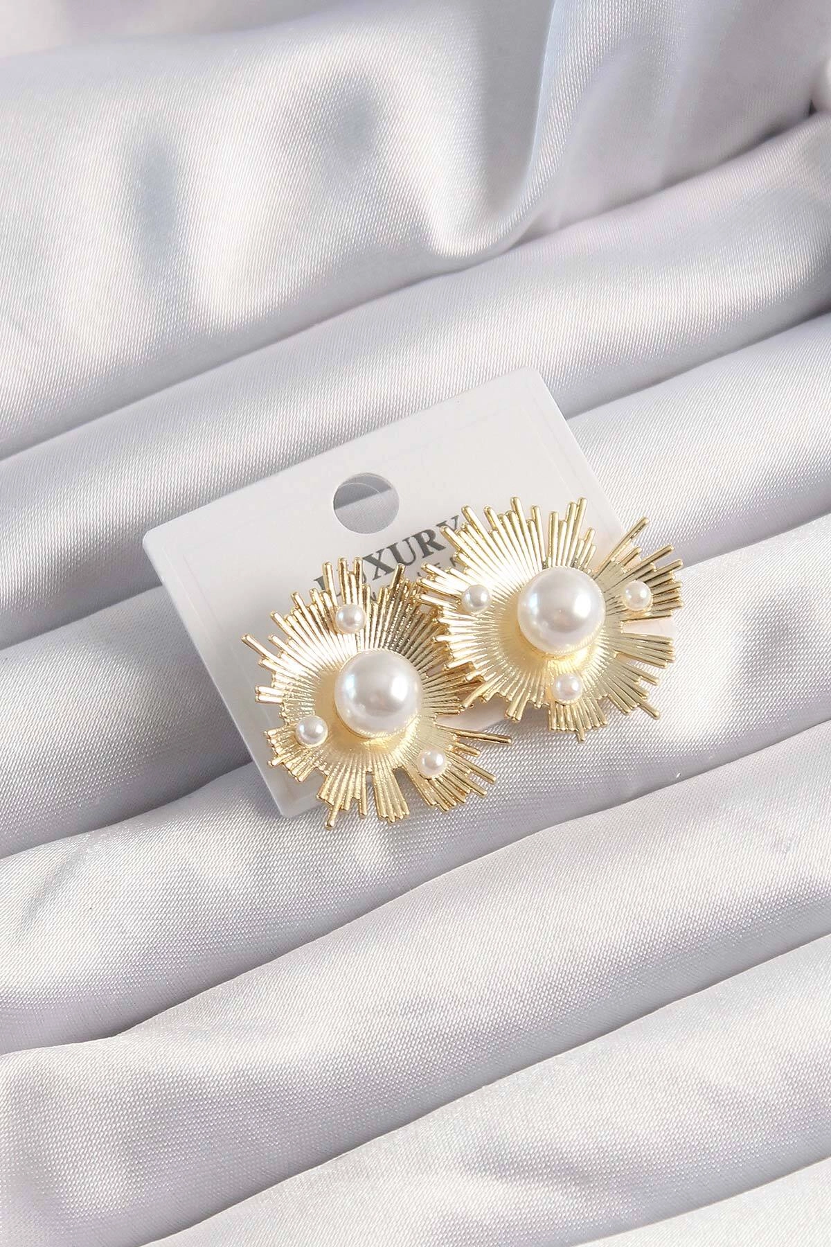 Pirinç Gold Renk Zirkon Taşlı Parlayan İnci Taneleri Küpe-0