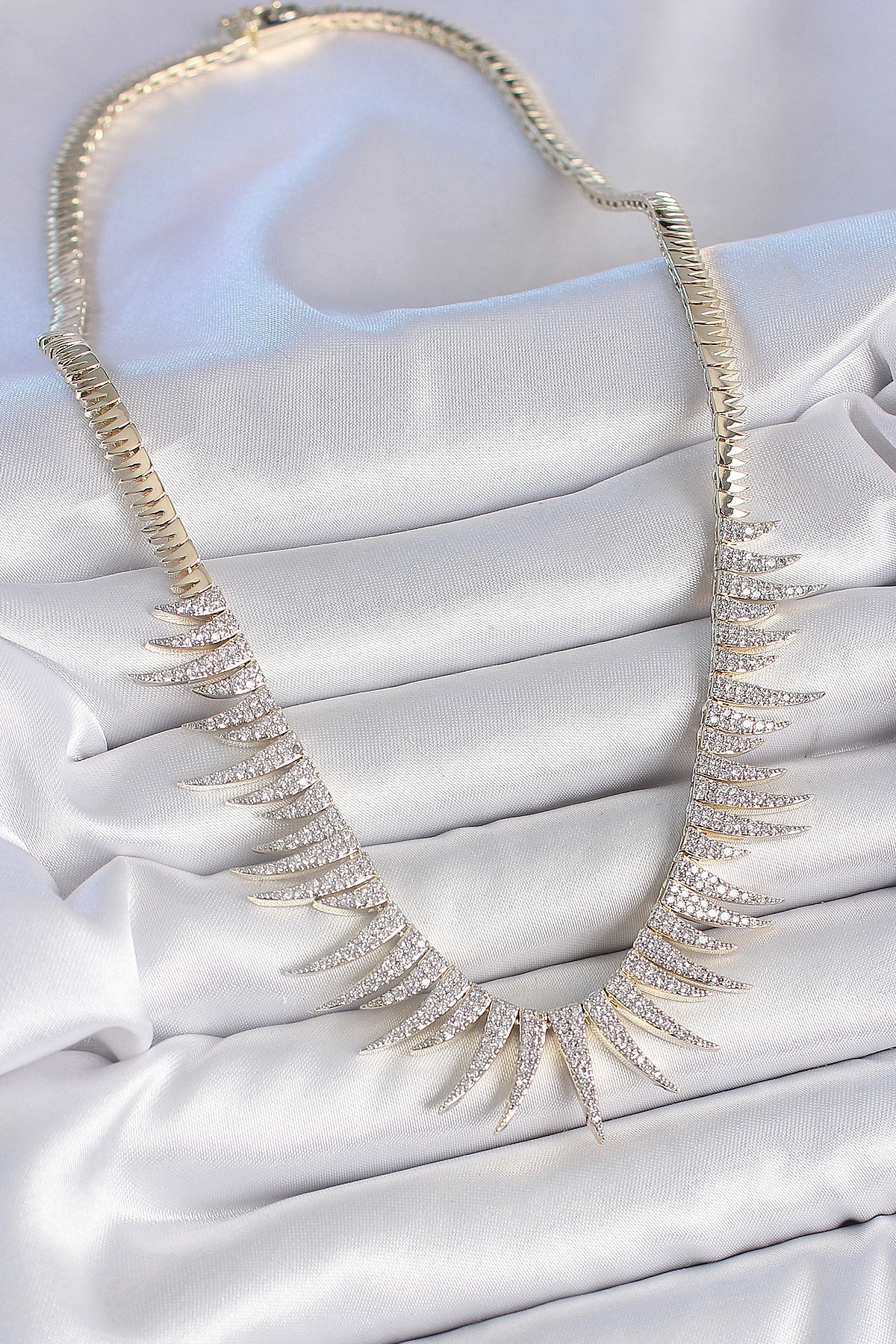 Pirinç Gold Renk Zirkon Taşlı Sivri Model VIP Seri Kadın Kolye-1