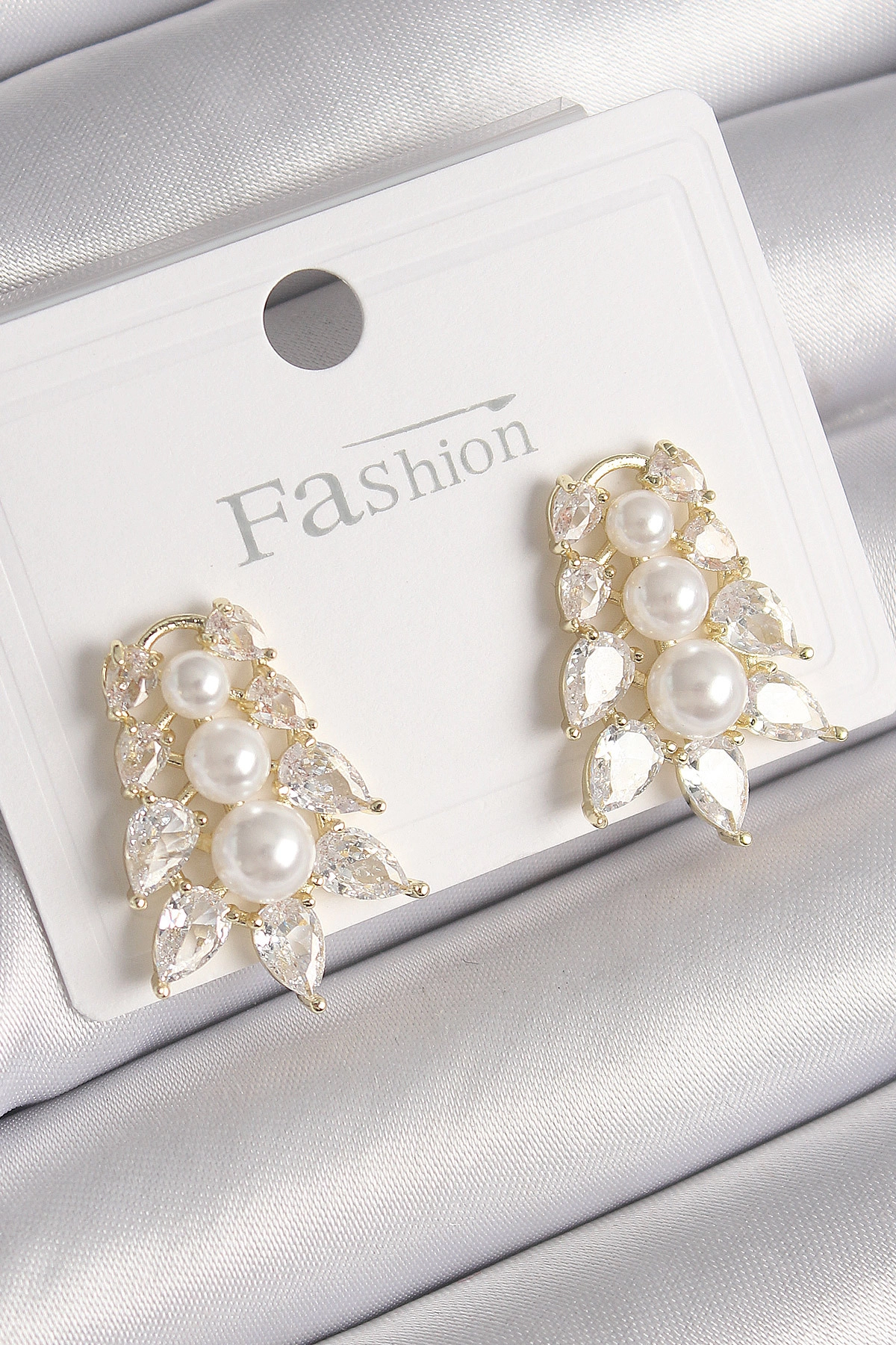 Pirinç Gold Renk Zirkon Taşlı Yaprak Model İnci Detay Kadın Küpe-0