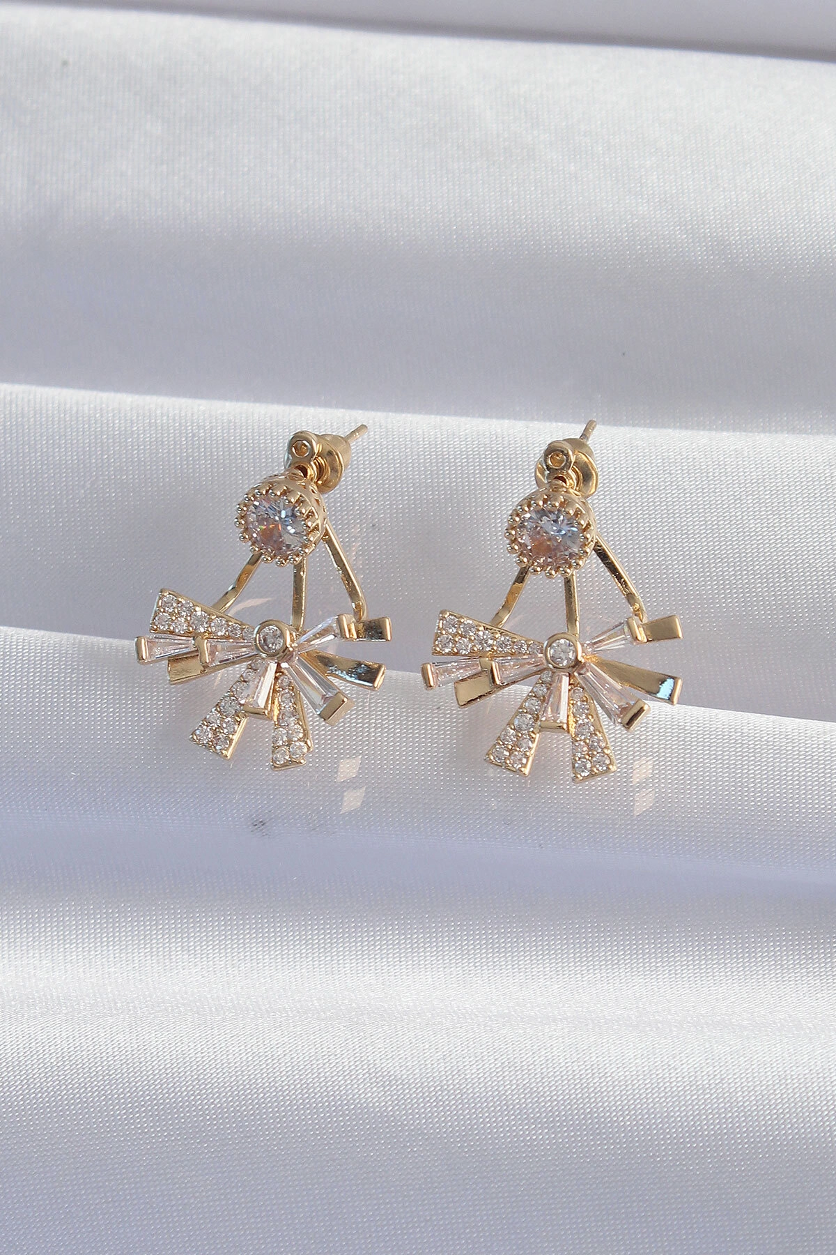 Pirinç Gold Renk Zirkon Taşlı Yassı Fiyonk Model Küpe-1