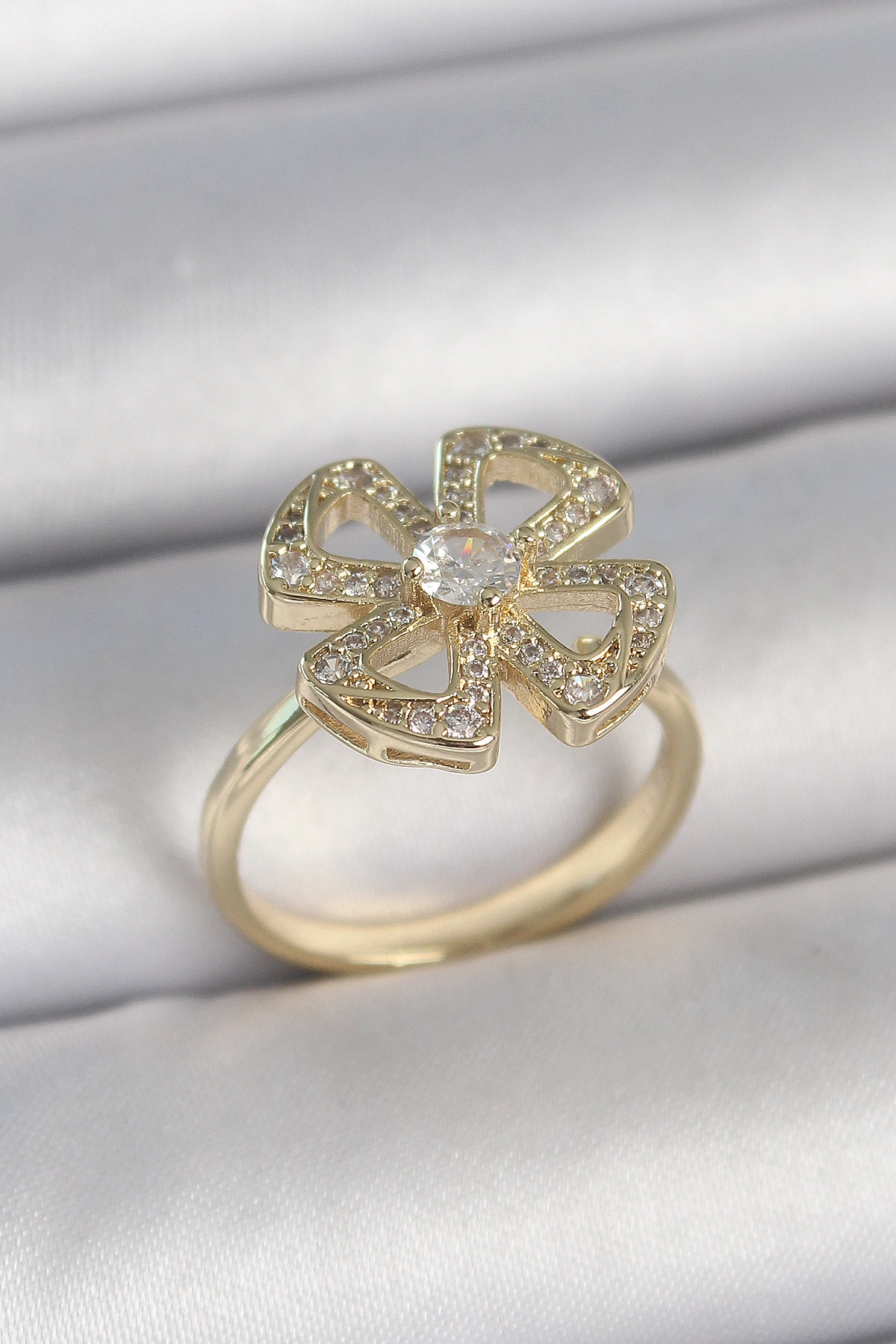 Pirinç Gold Renk Zirkon Taşlı Yonca Model Ayarlanabilir Kadın Yüzük-0